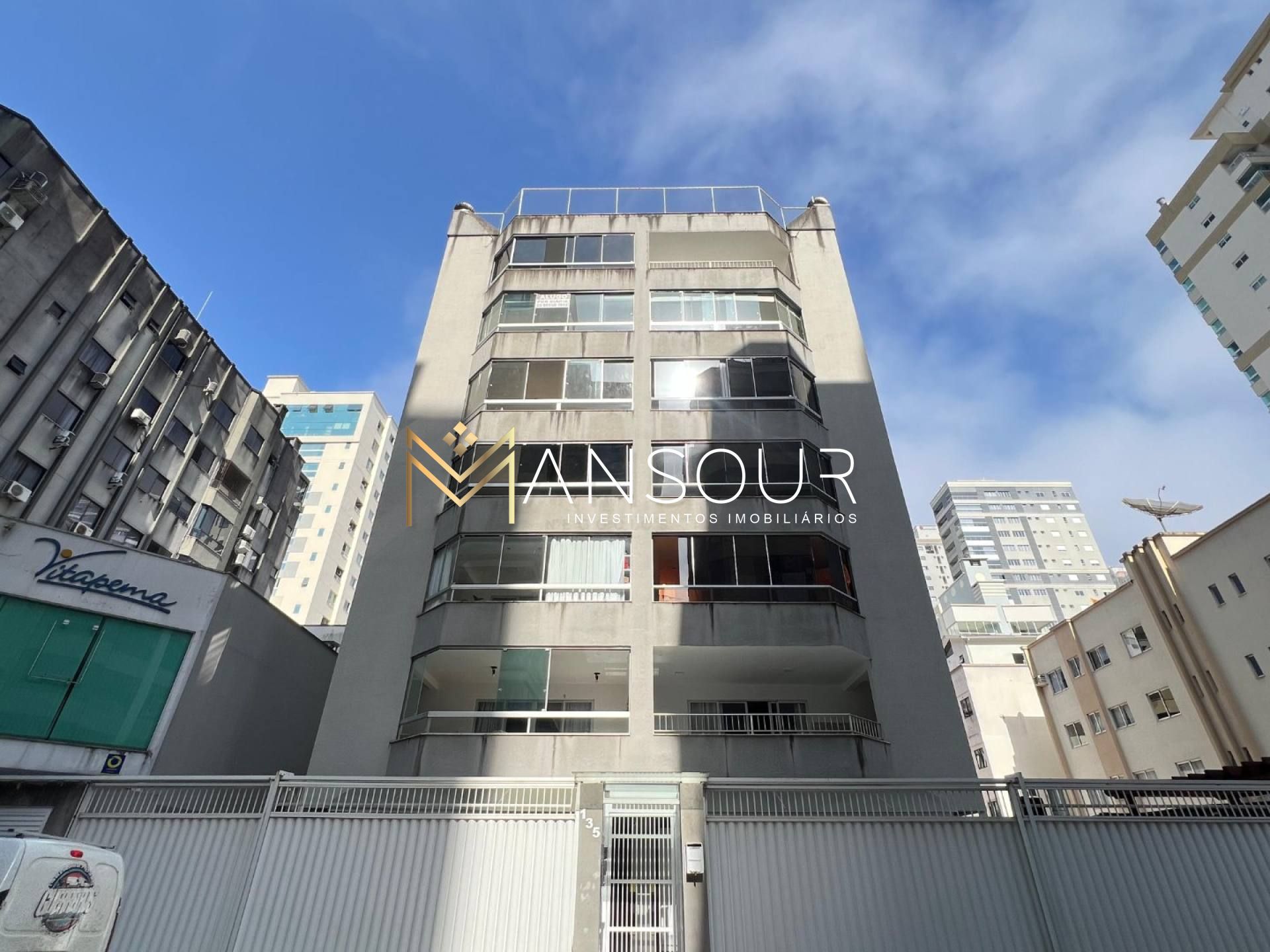 Apartamento Para Vender com 03 quartos 01 suítes no bairro Meia Praia em Itapema