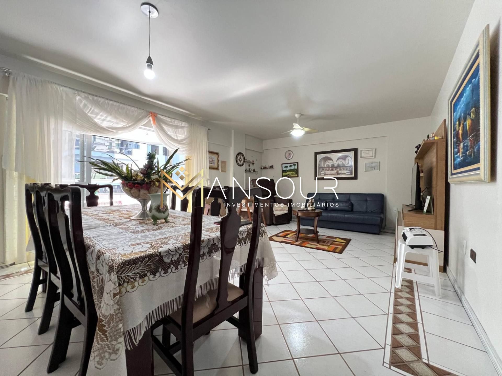 Apartamento Para Vender com 03 quartos 01 suítes no bairro Meia Praia em Itapema