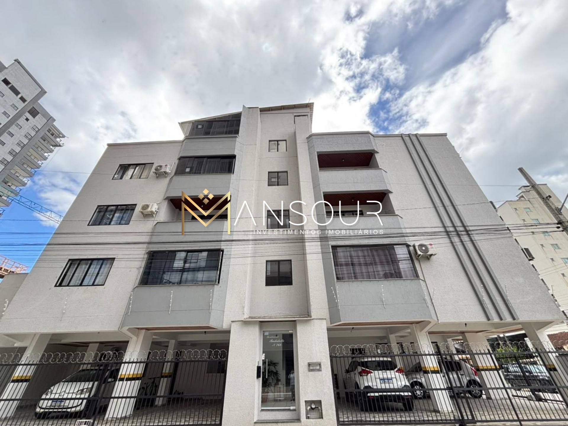 Apartamento Para Vender com 02 quartos 01 suítes no bairro Meia Praia em Itapema