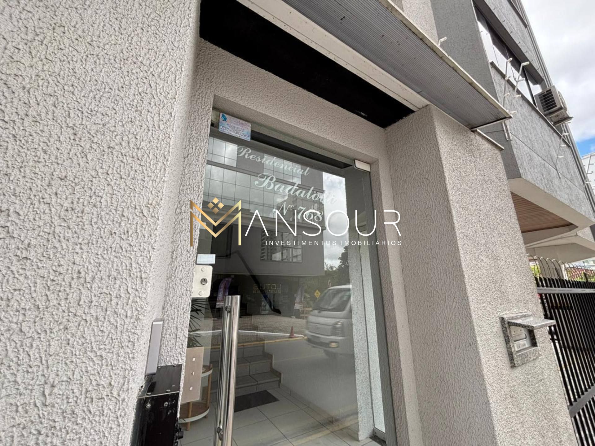 Apartamento Para Vender com 02 quartos 01 suítes no bairro Meia Praia em Itapema
