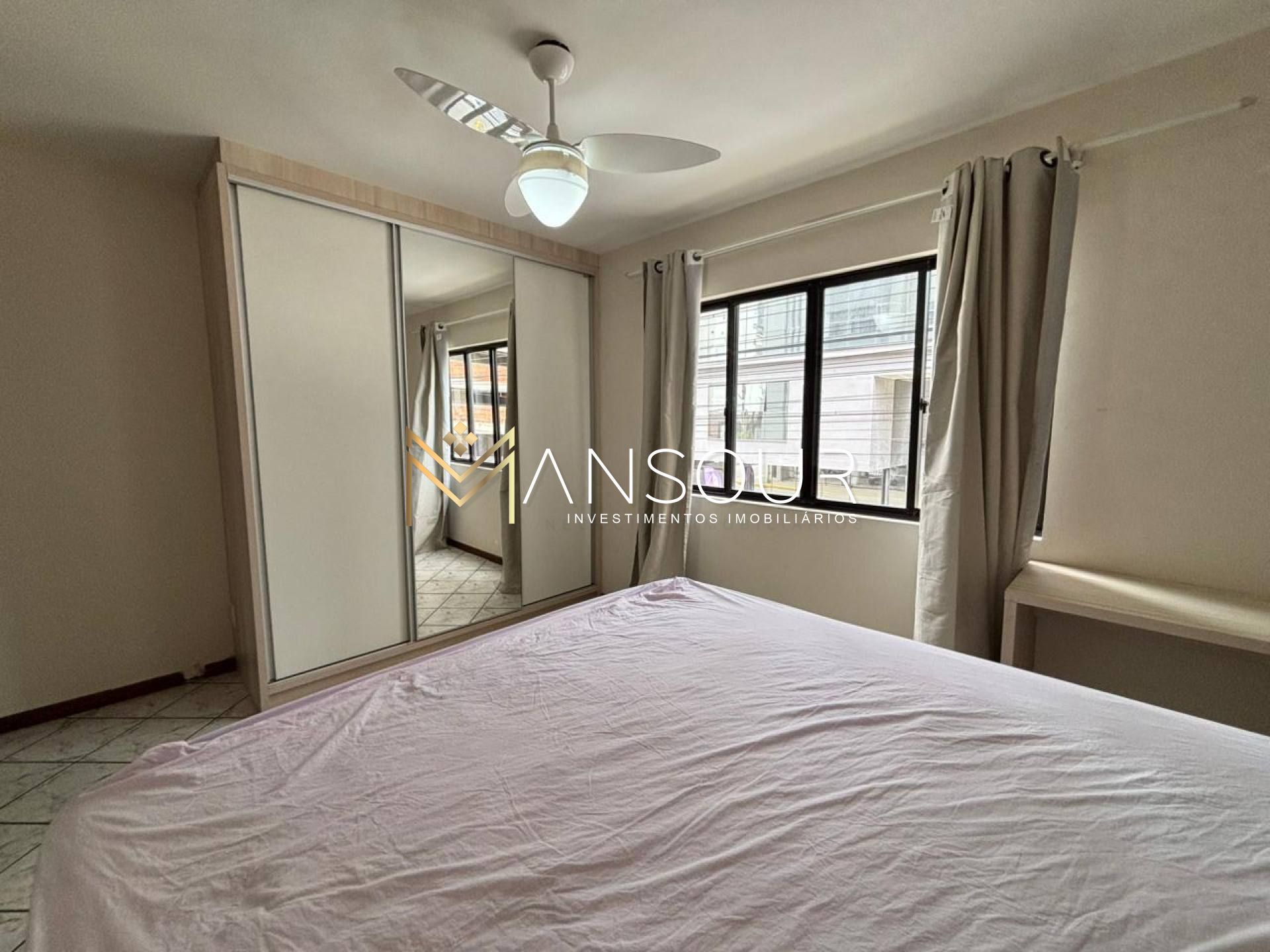 Apartamento Para Vender com 02 quartos 01 suítes no bairro Meia Praia em Itapema