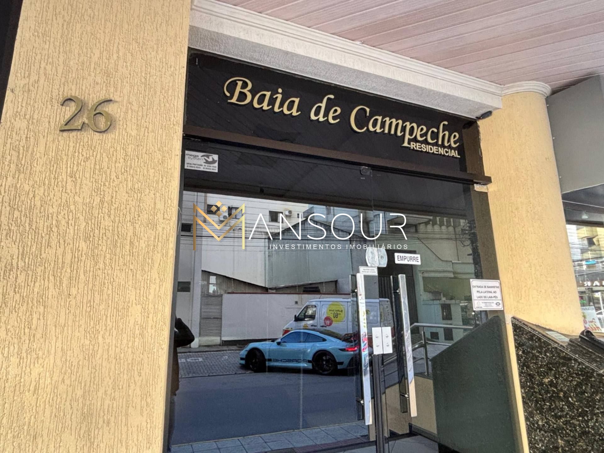 Apartamento Para Vender com 04 quartos 02 suítes no bairro Meia Praia em Itapema