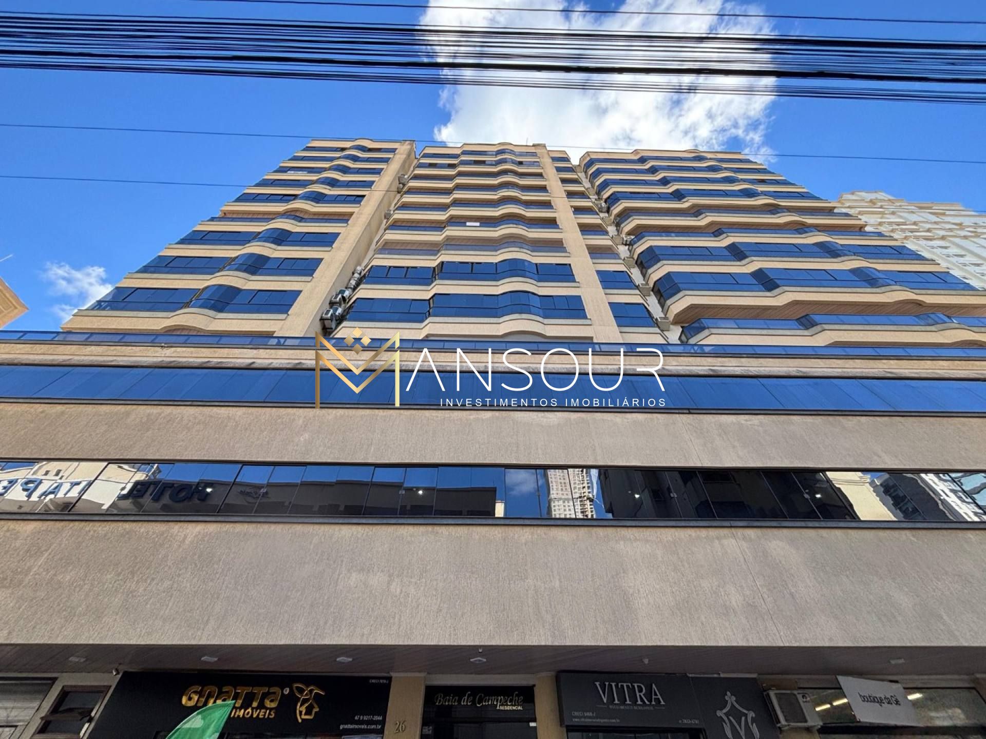 Apartamento Para Vender com 04 quartos 02 suítes no bairro Meia Praia em Itapema