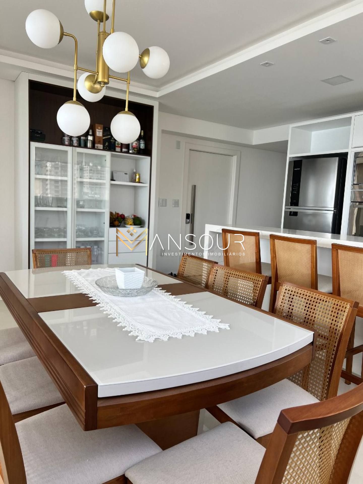 Apartamento Para Vender com 03 quartos 03 suítes no bairro Meia Praia em Itapema