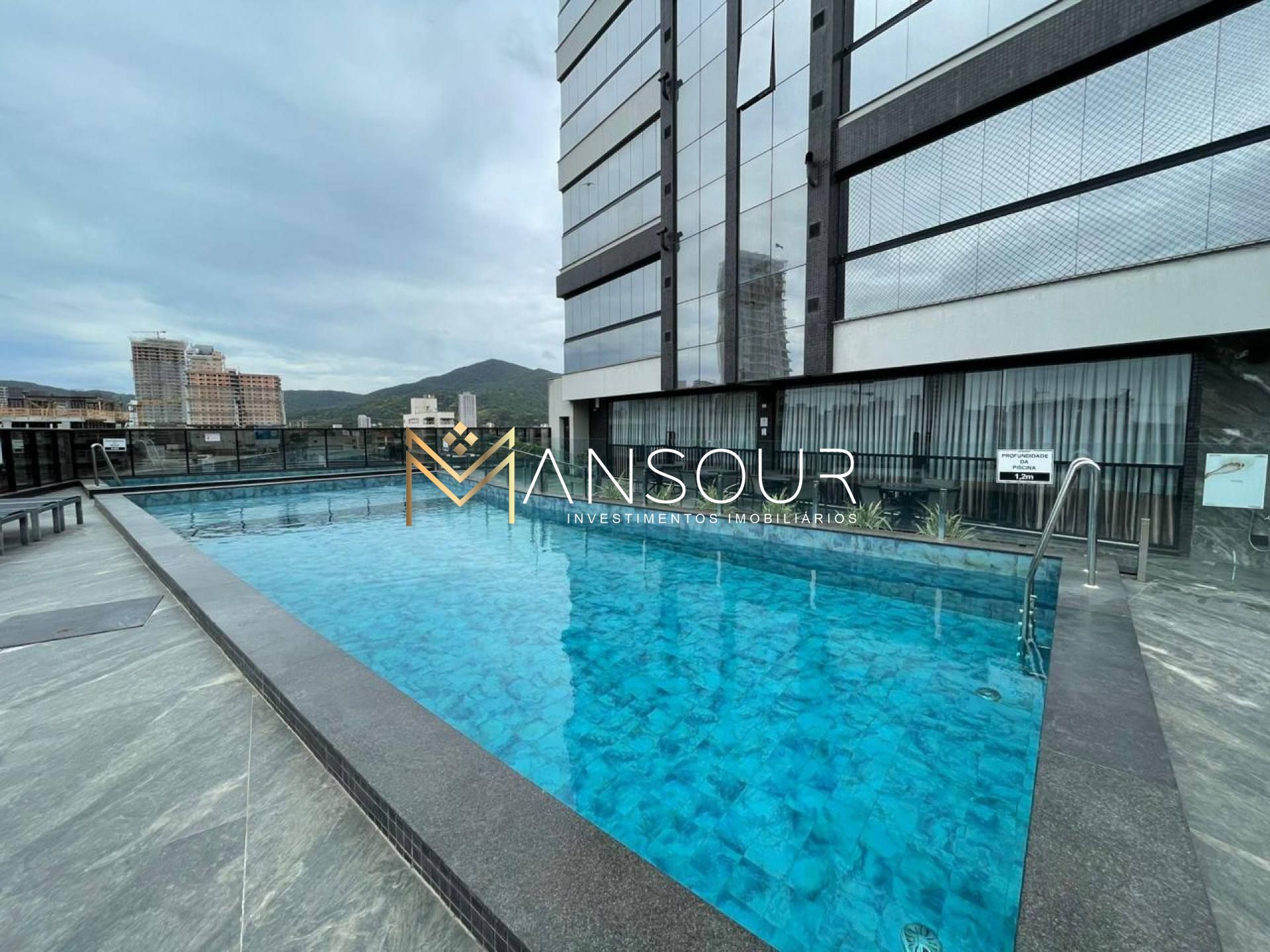 Apartamento Para Vender com 02 quartos 02 suítes no bairro Pereque em Porto Belo