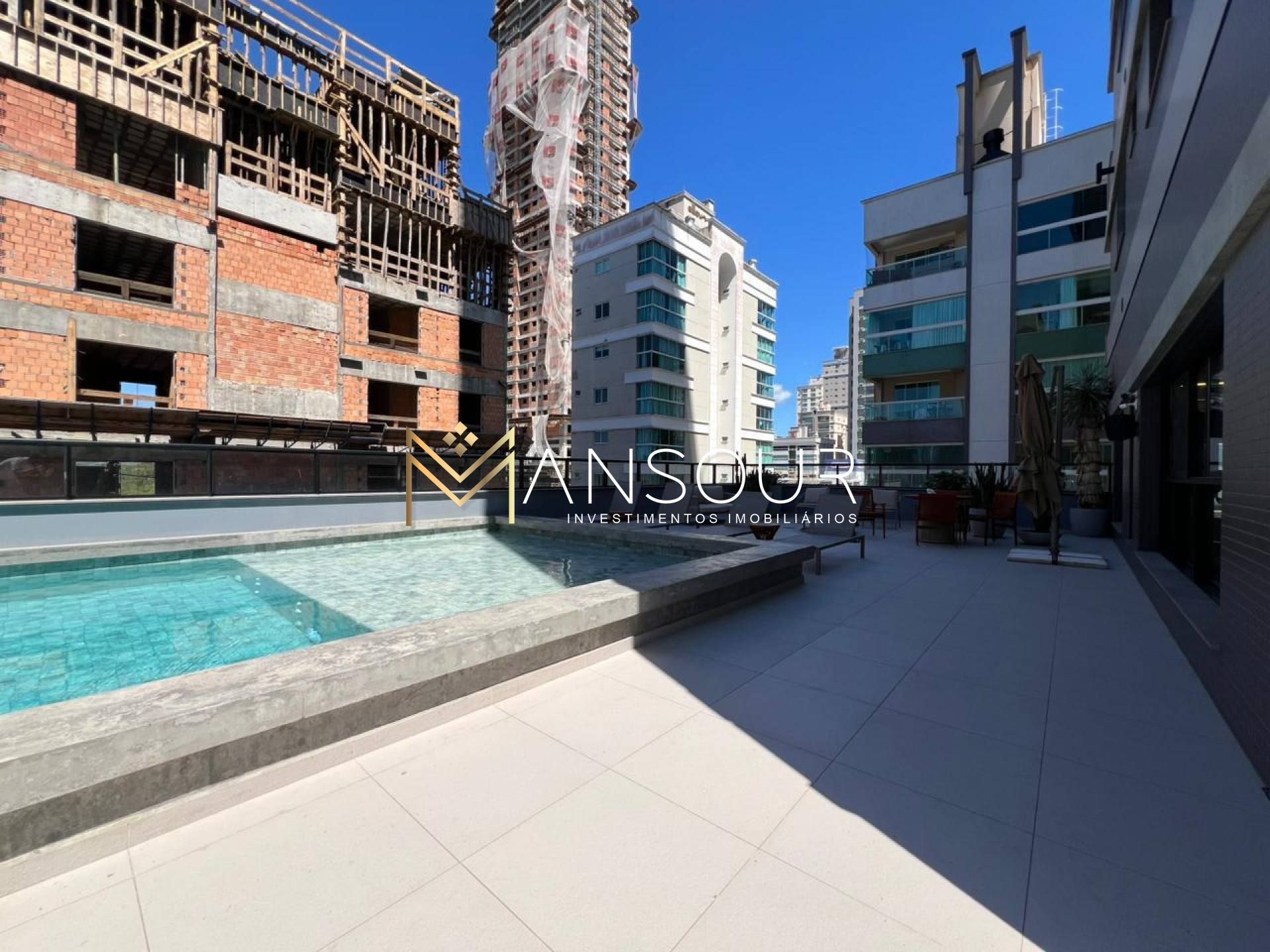 Apartamento Para Vender no bairro Meia Praia em Itapema