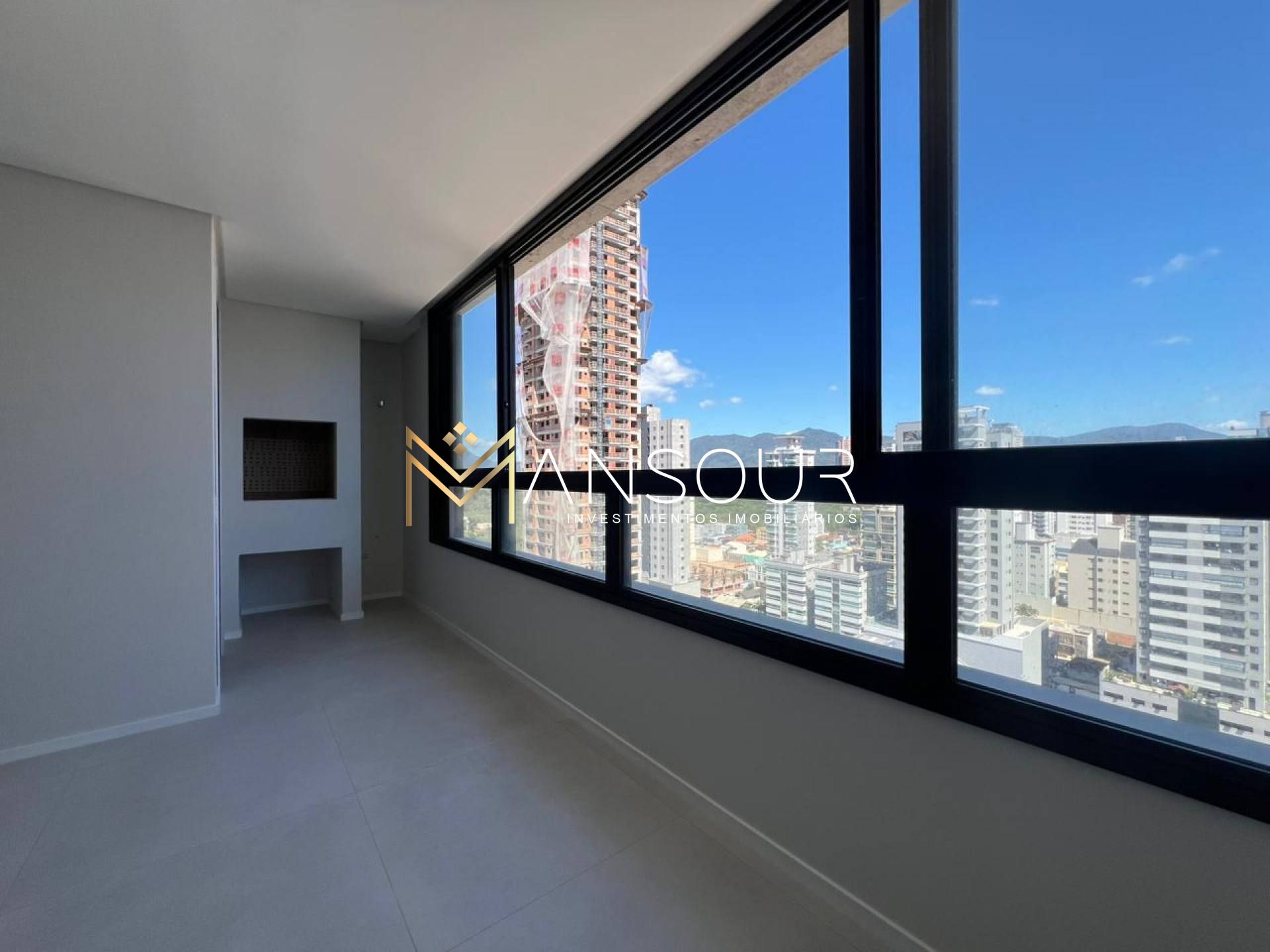 Apartamento Para Vender no bairro Meia Praia em Itapema