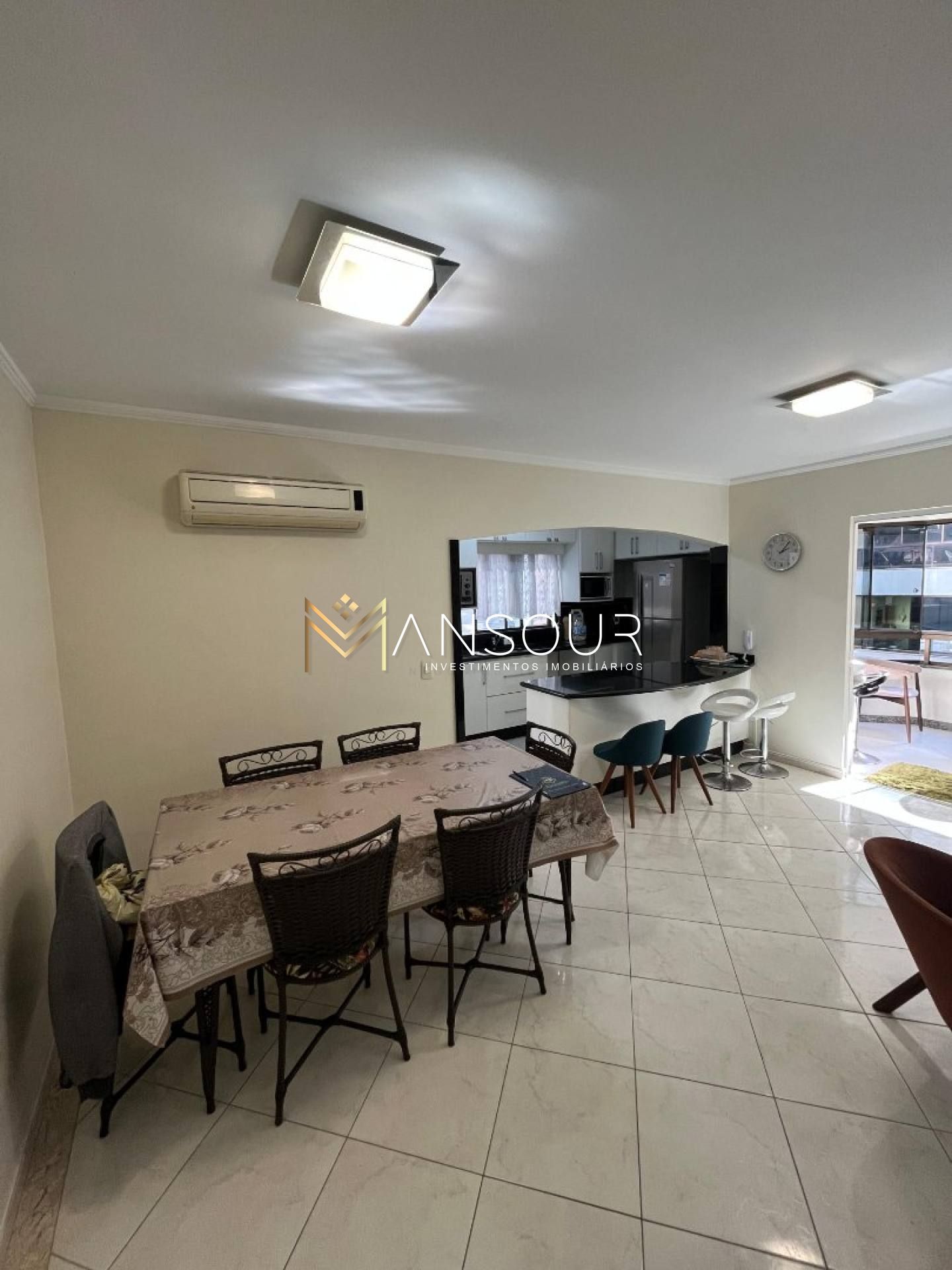 Apartamento Para Vender com 03 quartos 01 suítes no bairro Meia Praia em Itapema