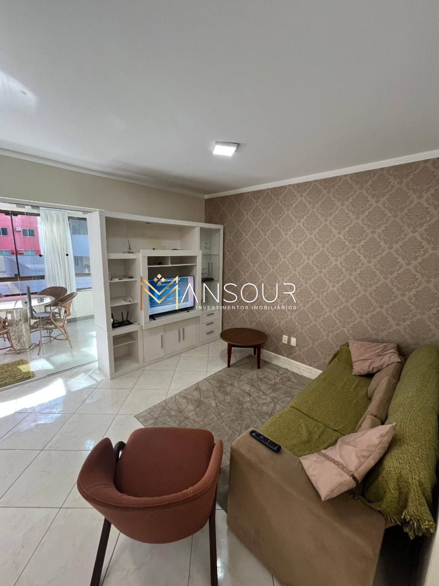 Apartamento Para Vender com 03 quartos 01 suítes no bairro Meia Praia em Itapema