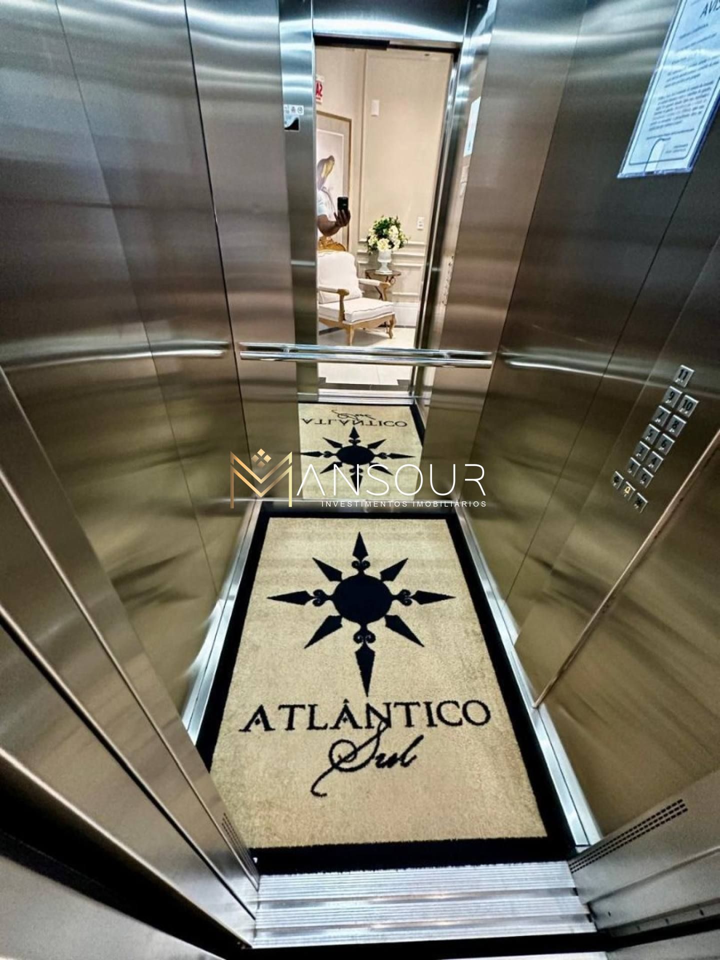 Apartamento Para Vender com 03 quartos 03 suítes no bairro Meia Praia em Itapema