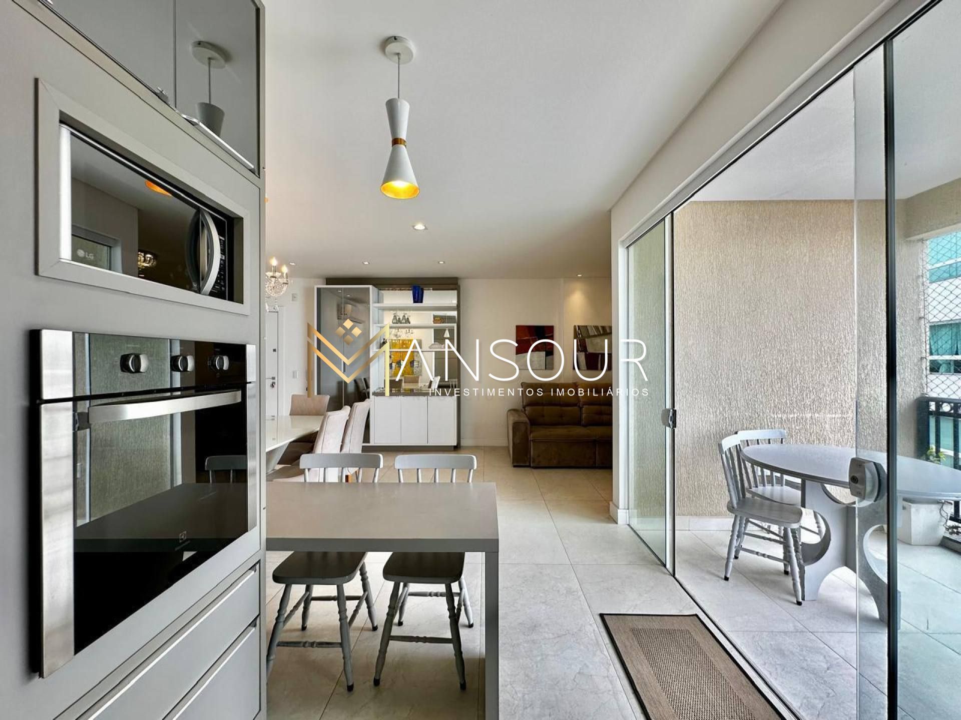 Apartamento Para Vender com 03 quartos 03 suítes no bairro Meia Praia em Itapema