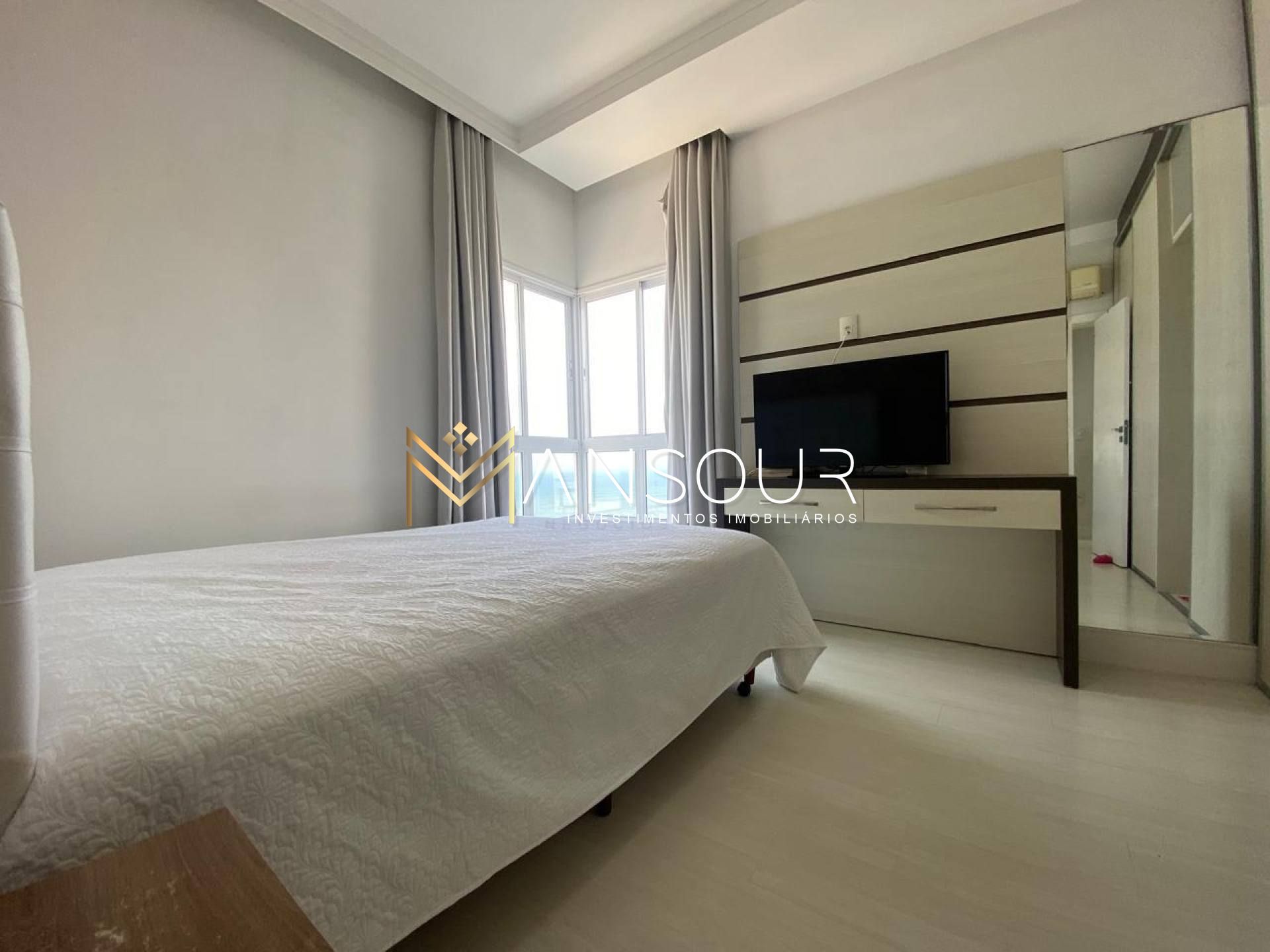 Apartamento Para Vender com 03 quartos 03 suítes no bairro Meia Praia em Itapema