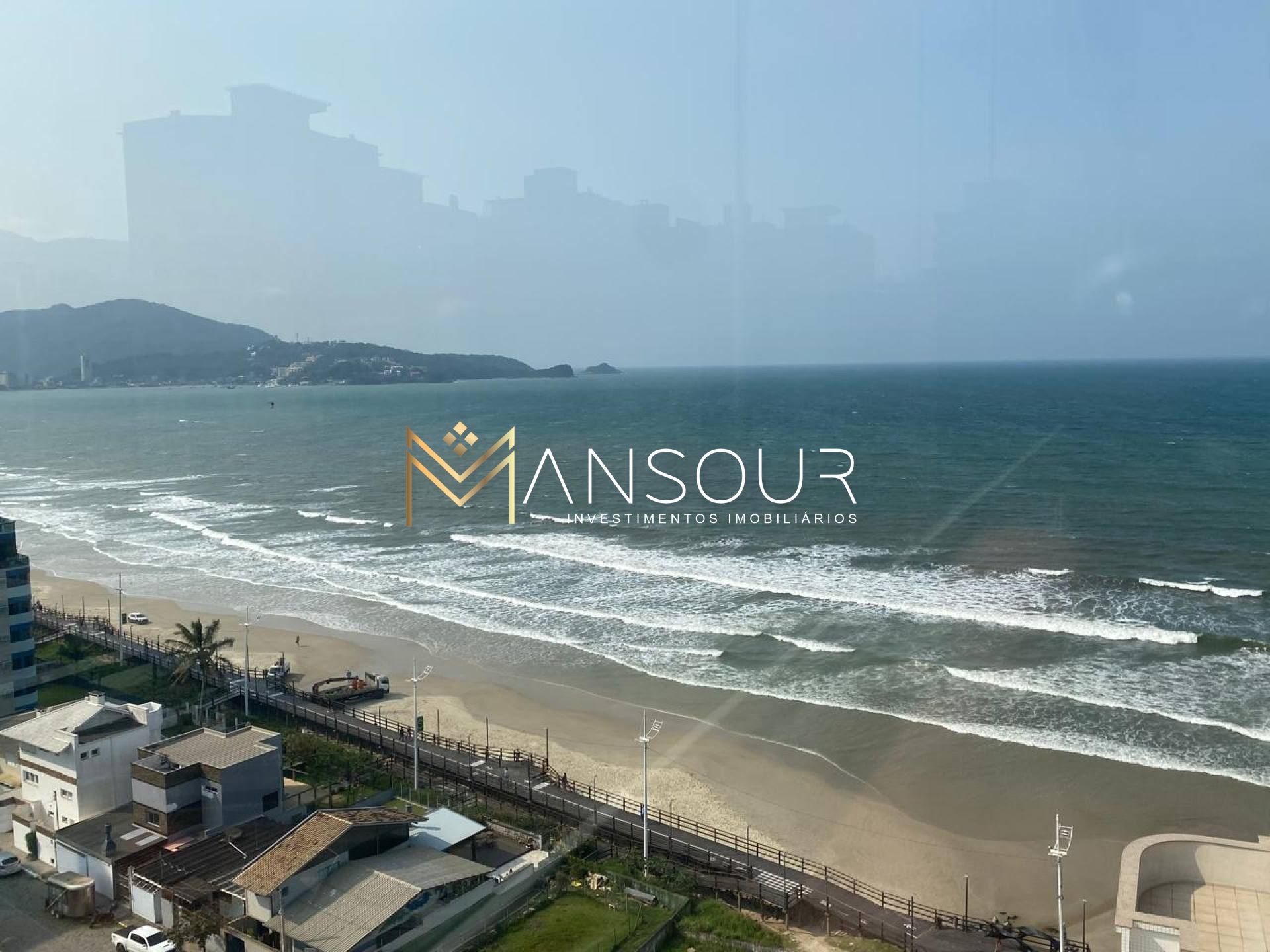 Apartamento Para Vender com 03 quartos 03 suítes no bairro Meia Praia em Itapema