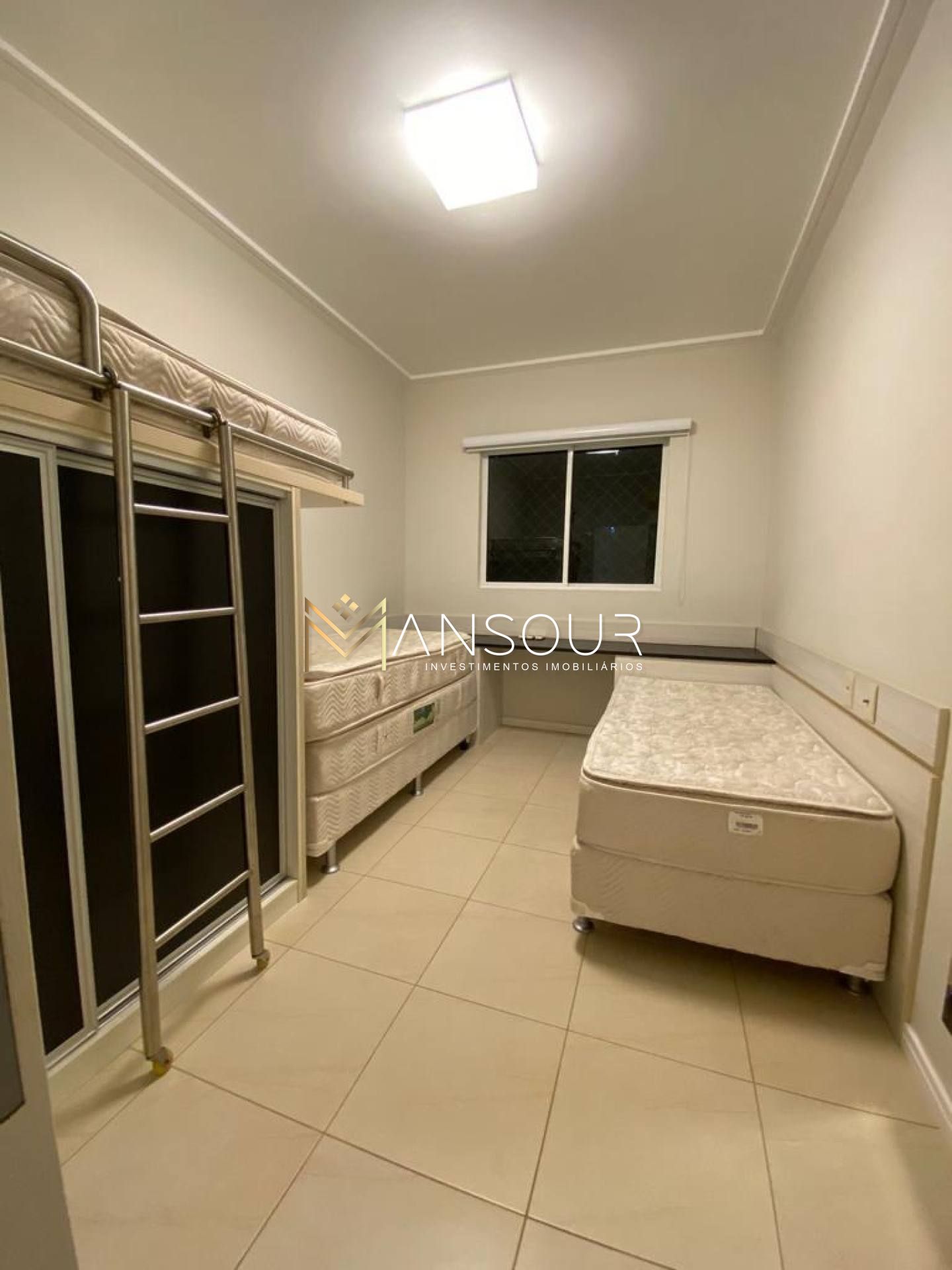 Apartamento Para Vender com 03 quartos 01 suítes no bairro Meia Praia em Itapema