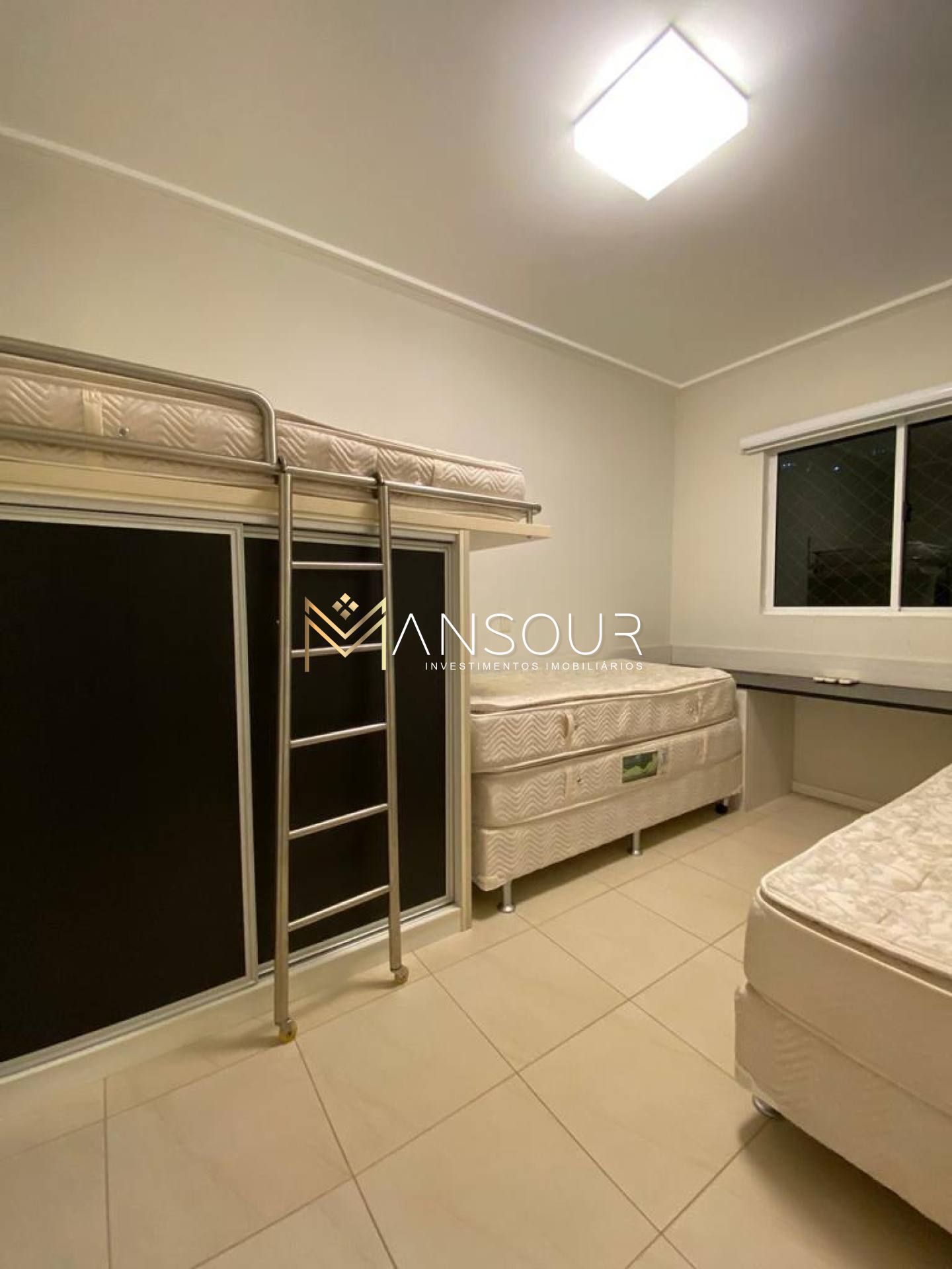 Apartamento Para Vender com 03 quartos 01 suítes no bairro Meia Praia em Itapema