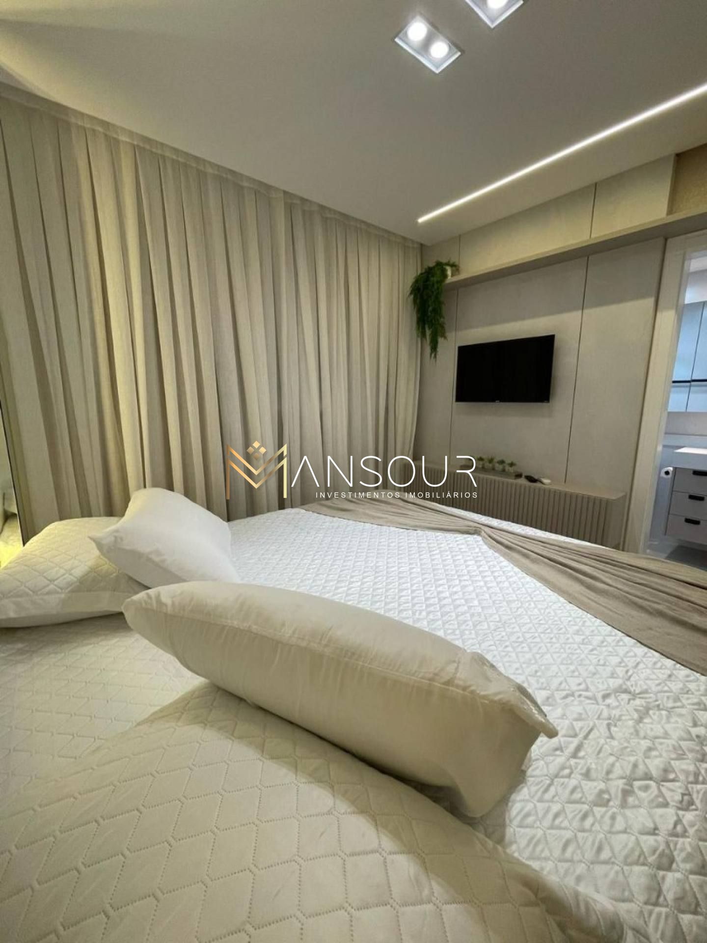 Apartamento Para Vender com 3 quartos 3 suítes no bairro Meia Praia em Itapema