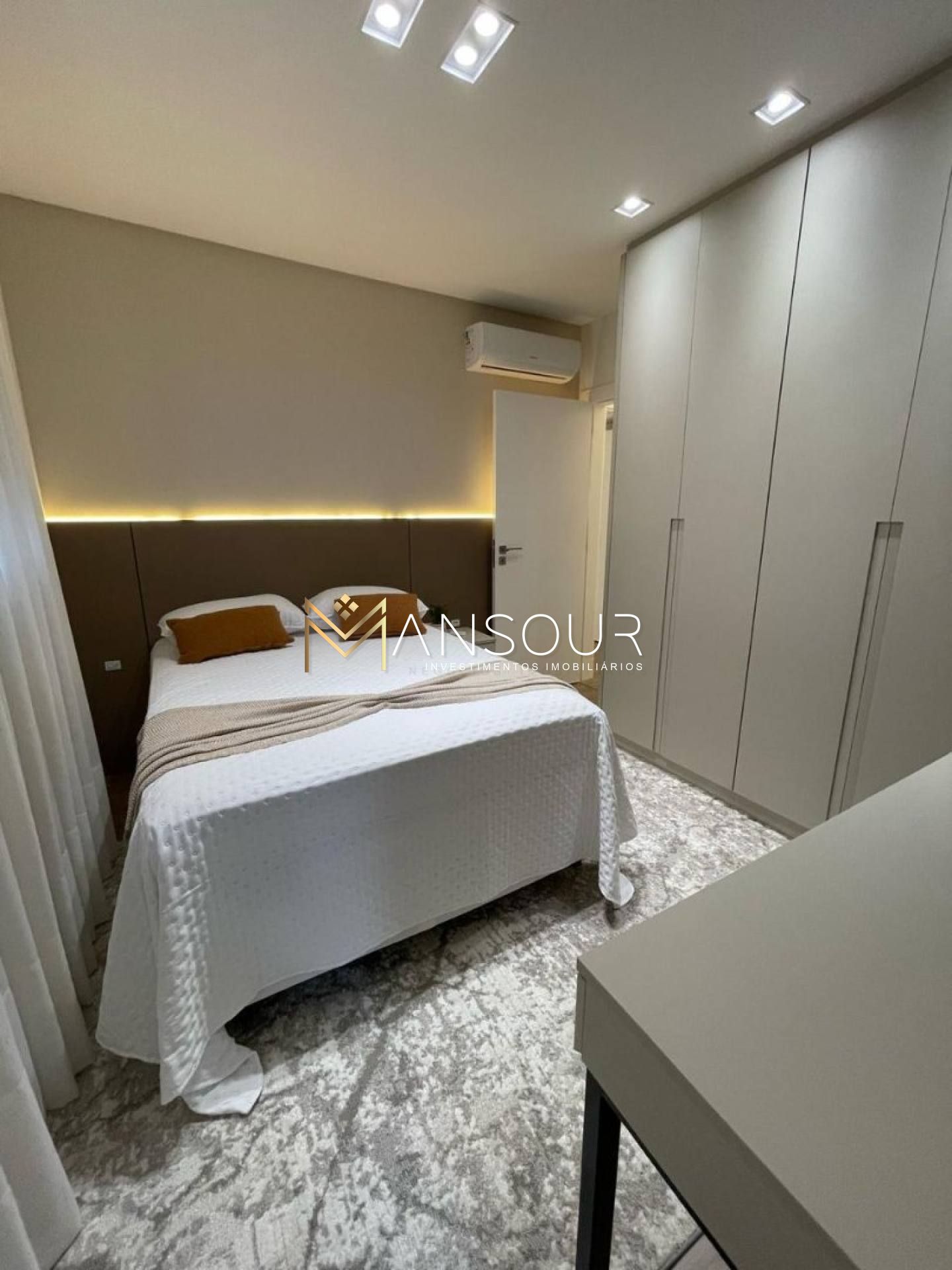 Apartamento Para Vender com 3 quartos 3 suítes no bairro Meia Praia em Itapema