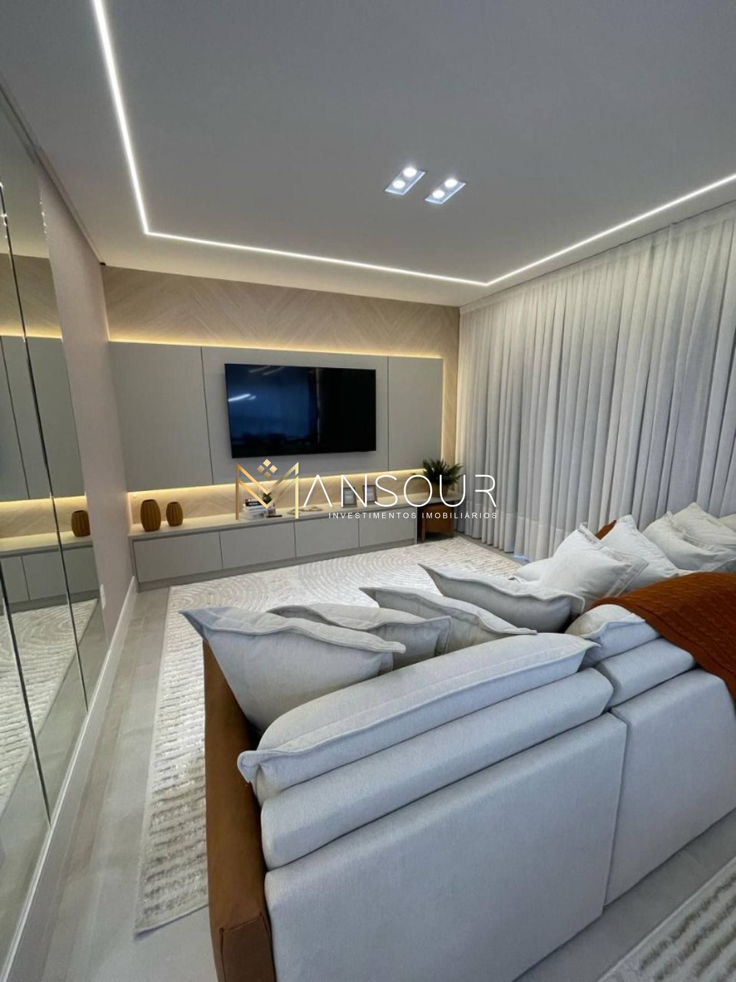 Apartamento Para Vender com 3 quartos 3 suítes no bairro Meia Praia em Itapema