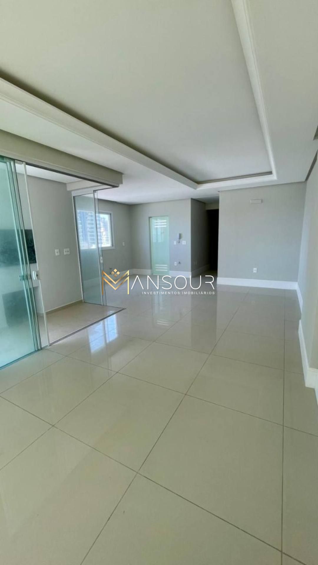 Apartamento Para Vender com 03 quartos 03 suítes no bairro Meia Praia em Itapema