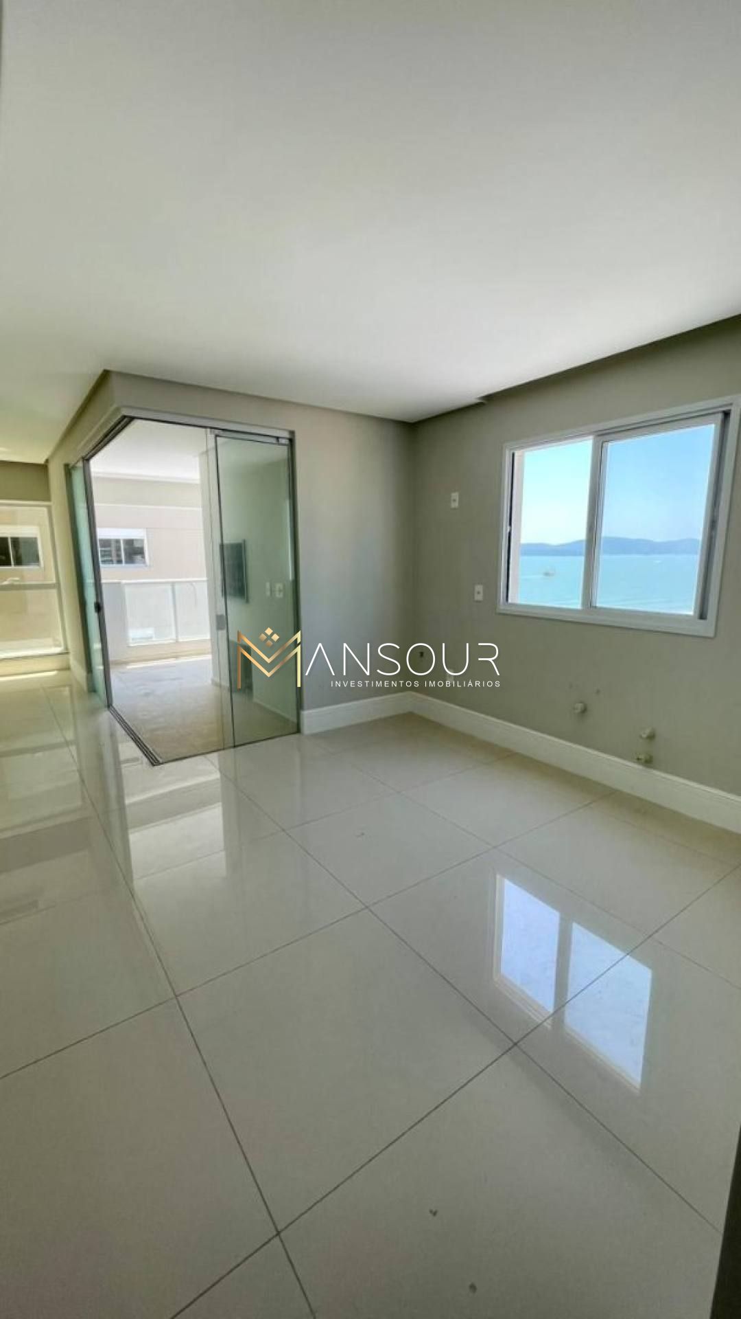 Apartamento Para Vender com 03 quartos 03 suítes no bairro Meia Praia em Itapema