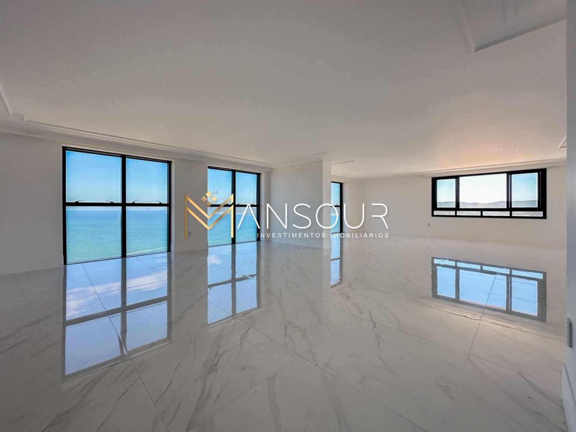 Apartamento Para Vender com 05 quartos 04 suítes no bairro Meia Praia em Itapema