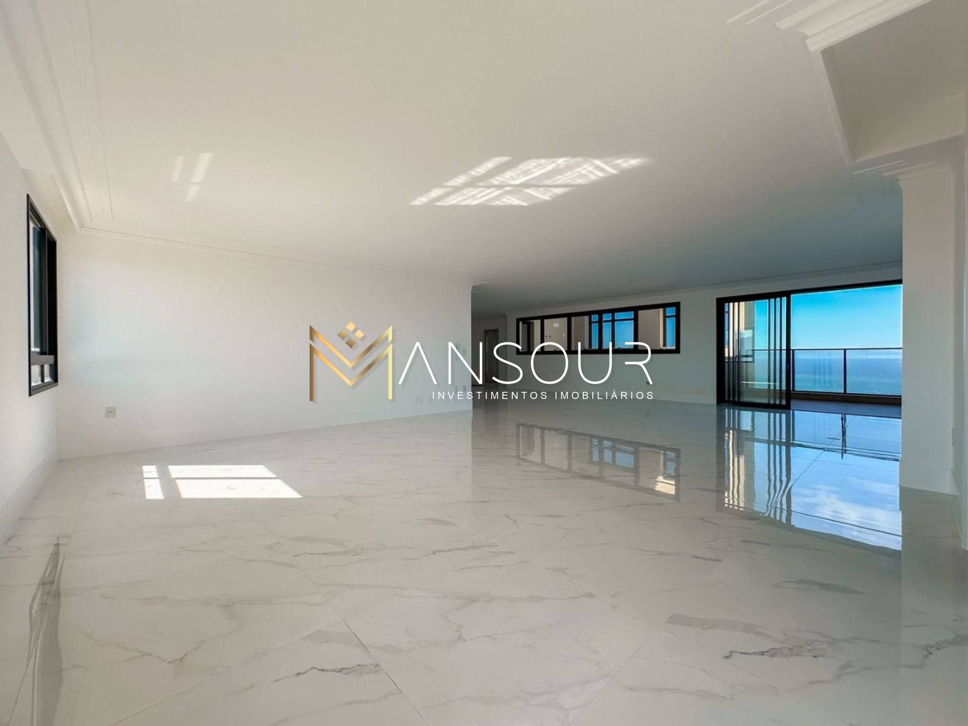 Apartamento Para Vender com 05 quartos 04 suítes no bairro Meia Praia em Itapema