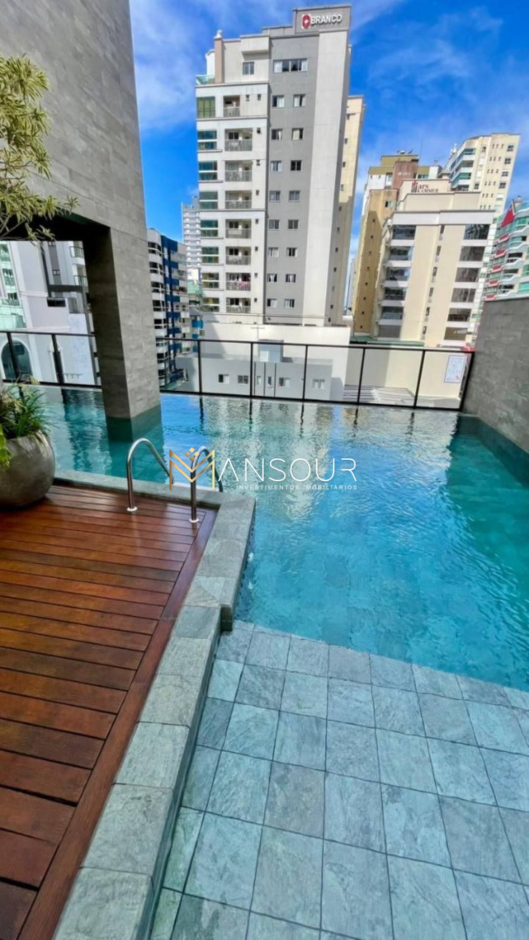 Apartamento Para Vender 03 suítes no bairro Meia Praia em Itapema