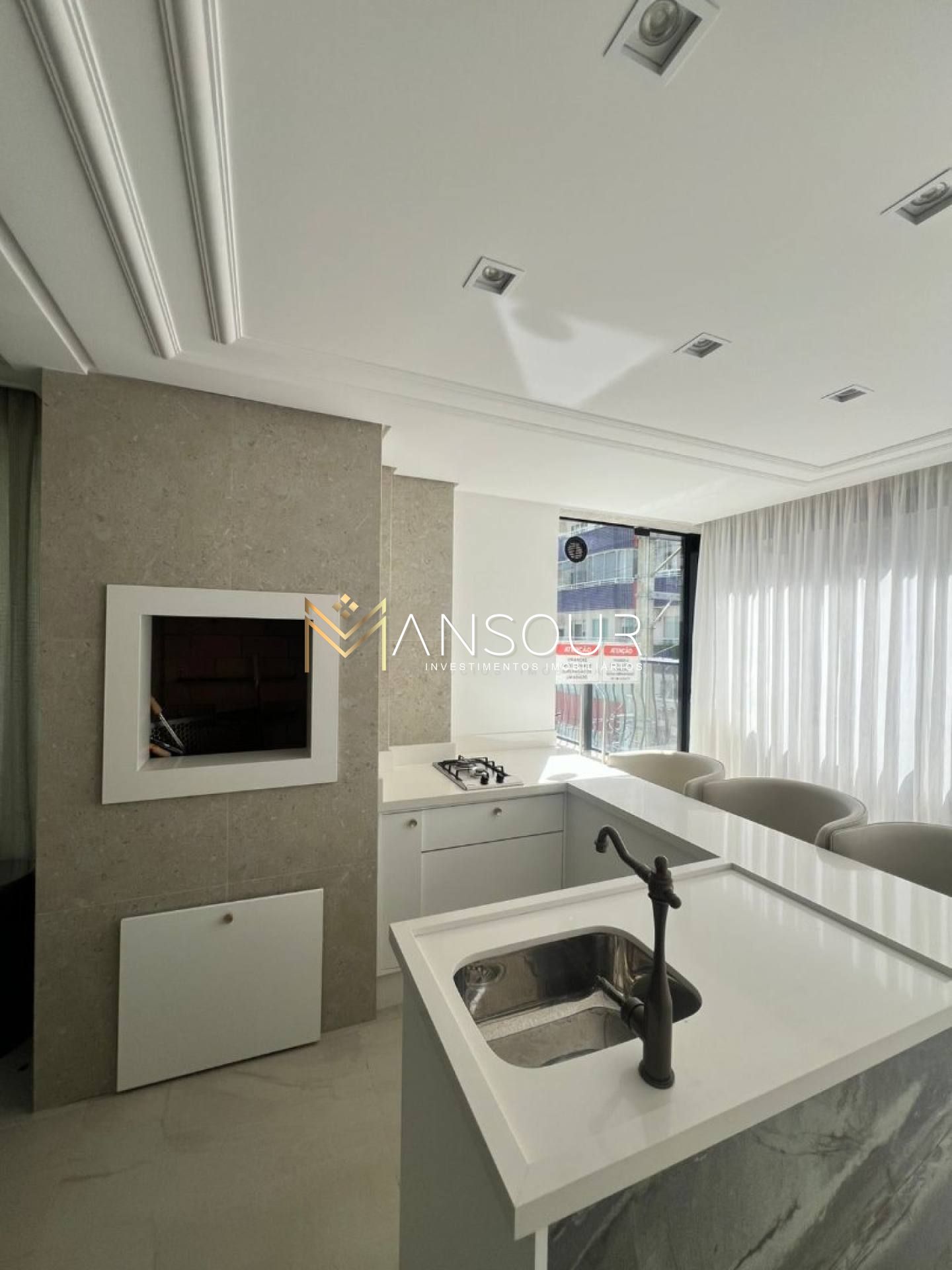 Apartamento Para Vender no bairro Meia Praia em Itapema