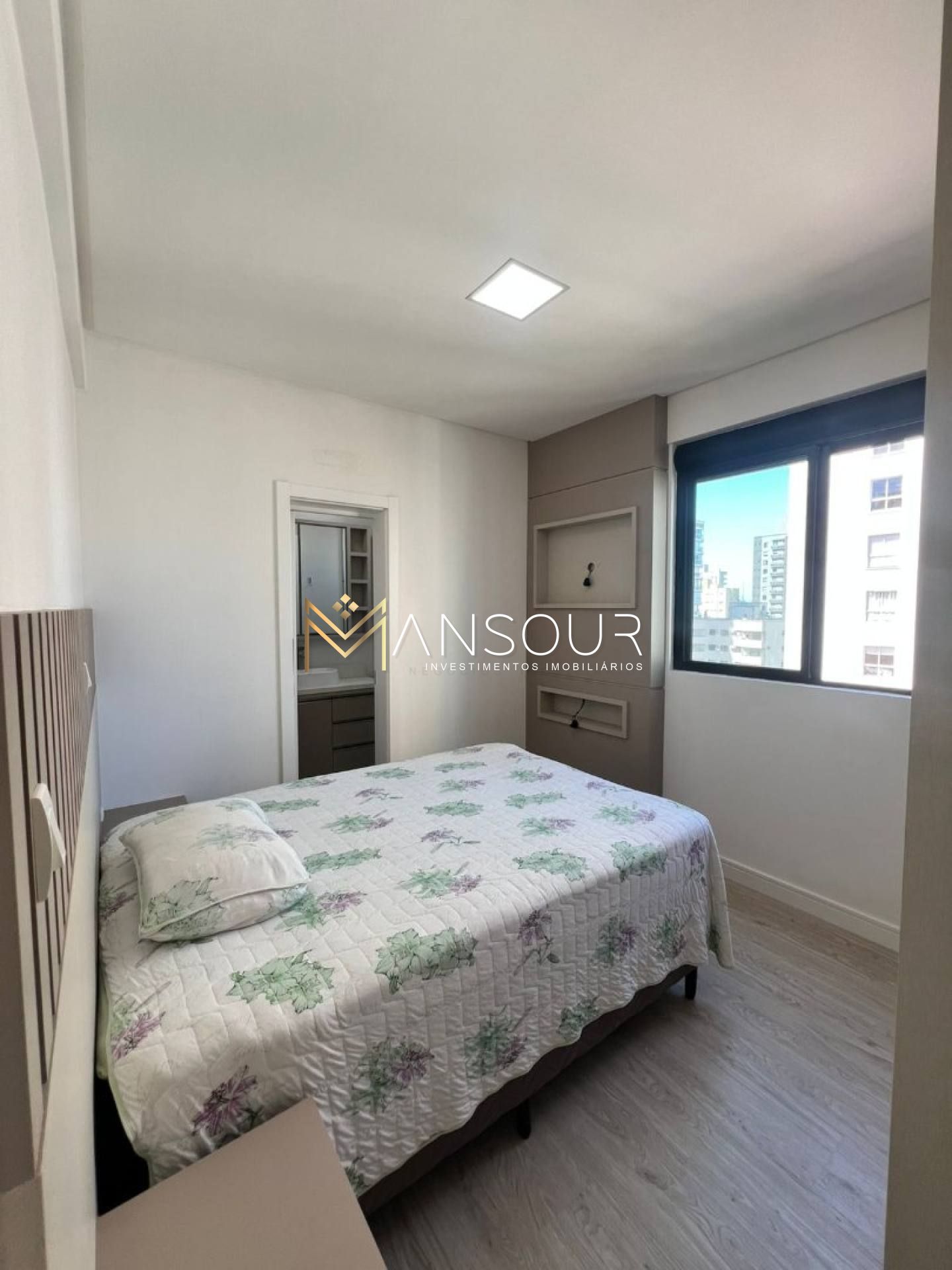 Apartamento Para Vender no bairro Meia Praia em Itapema