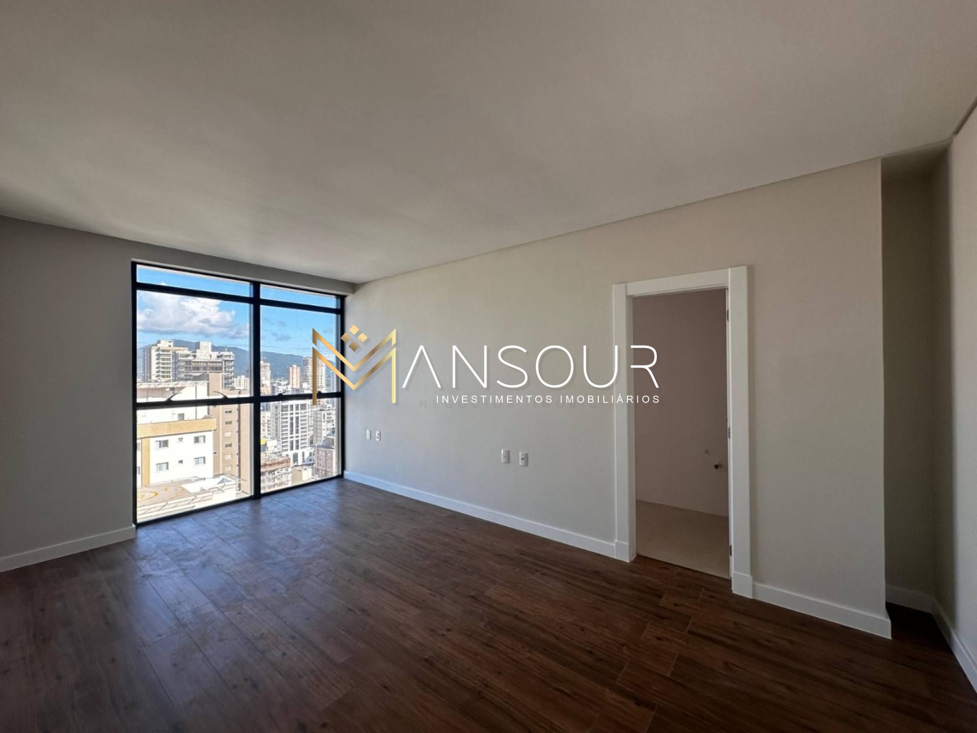 Apartamento Para Vender no bairro Meia Praia em Itapema