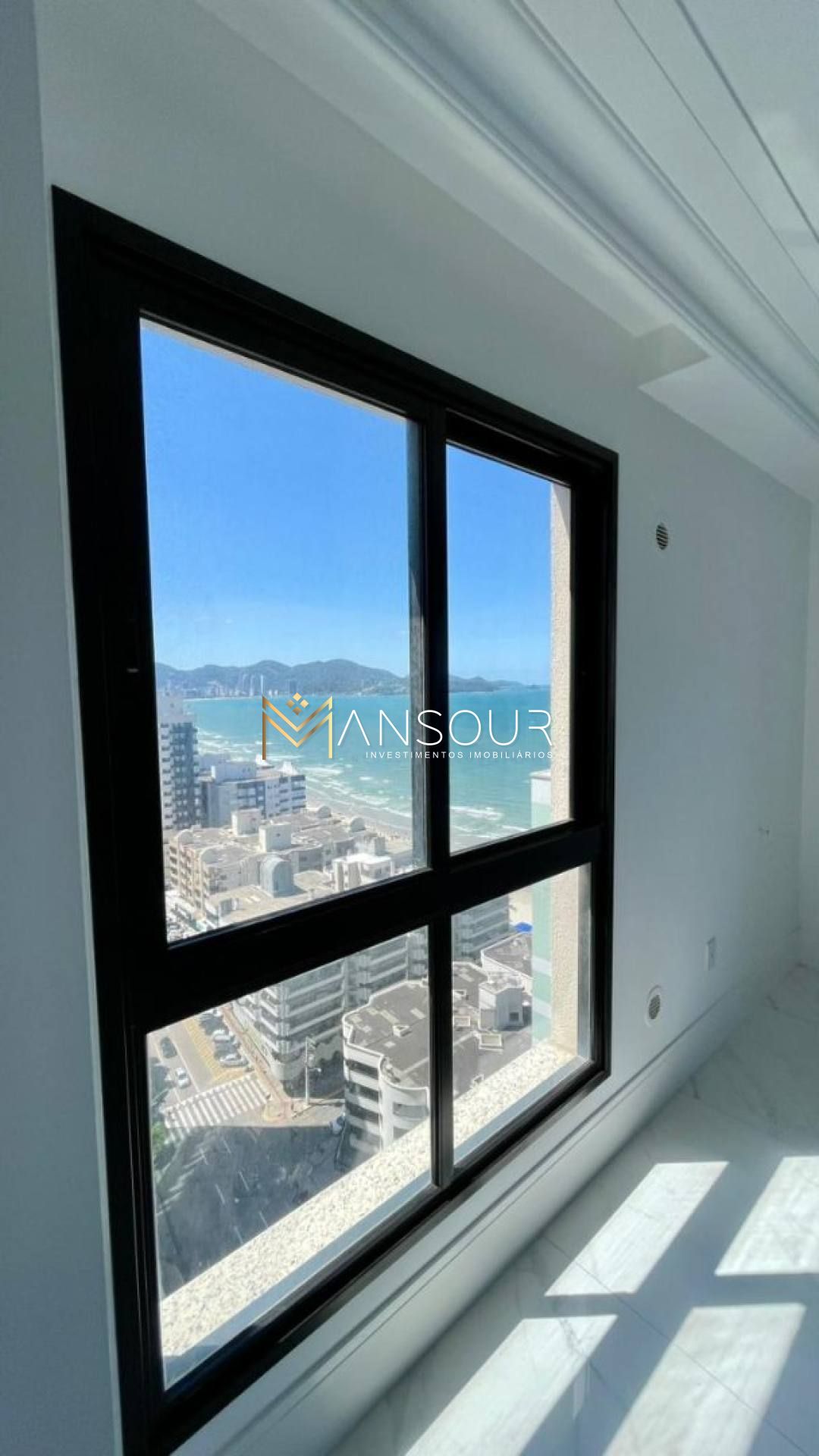 Apartamento Para Vender com 04 quartos 04 suítes no bairro Meia Praia em Itapema