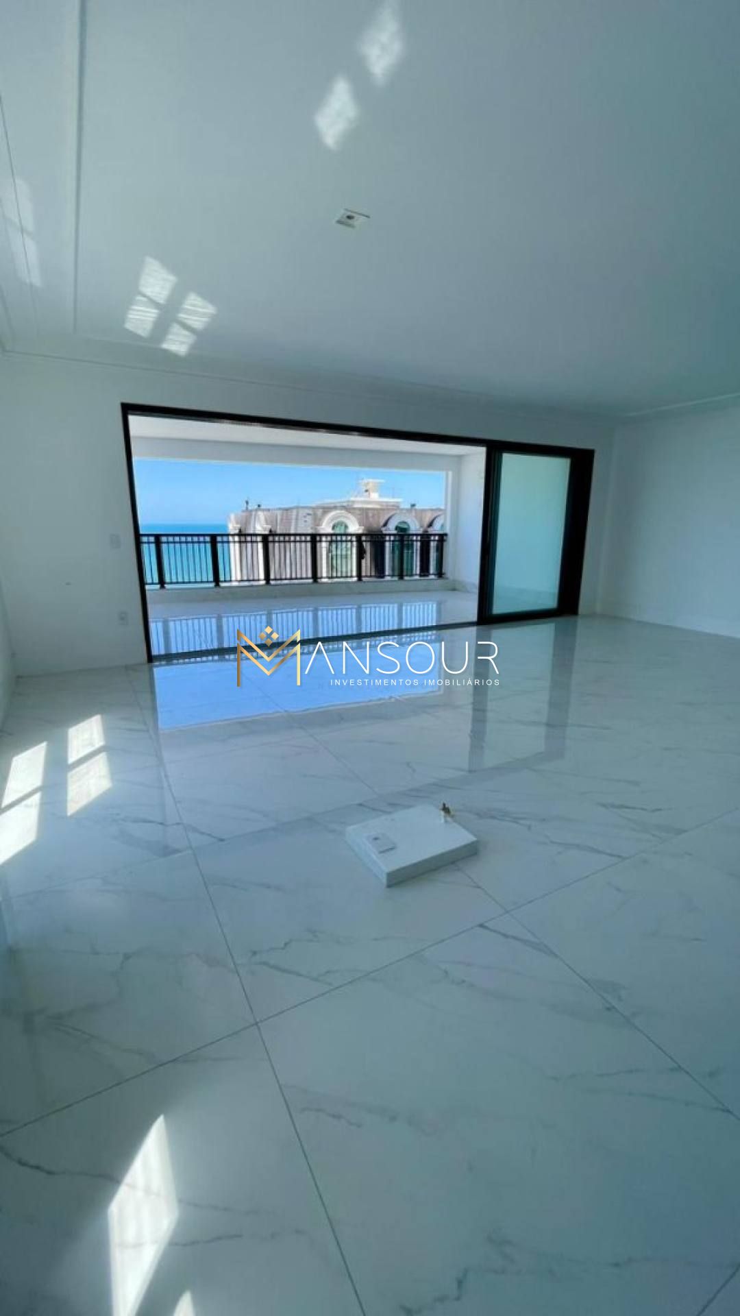 Apartamento Para Vender com 04 quartos 04 suítes no bairro Meia Praia em Itapema