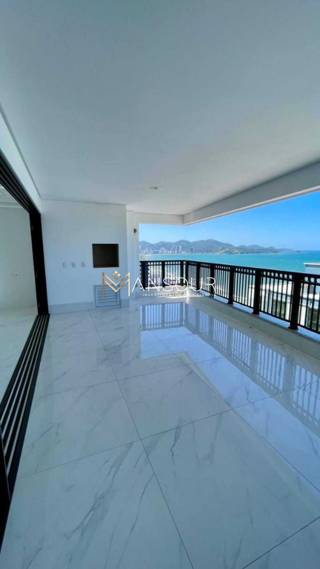 Apartamento Para Vender com 04 quartos 04 suítes no bairro Meia Praia em Itapema