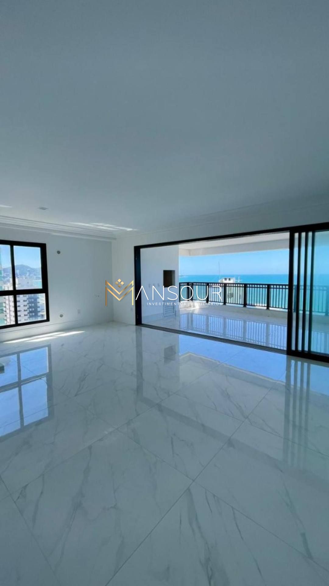 Apartamento Para Vender com 04 quartos 04 suítes no bairro Meia Praia em Itapema