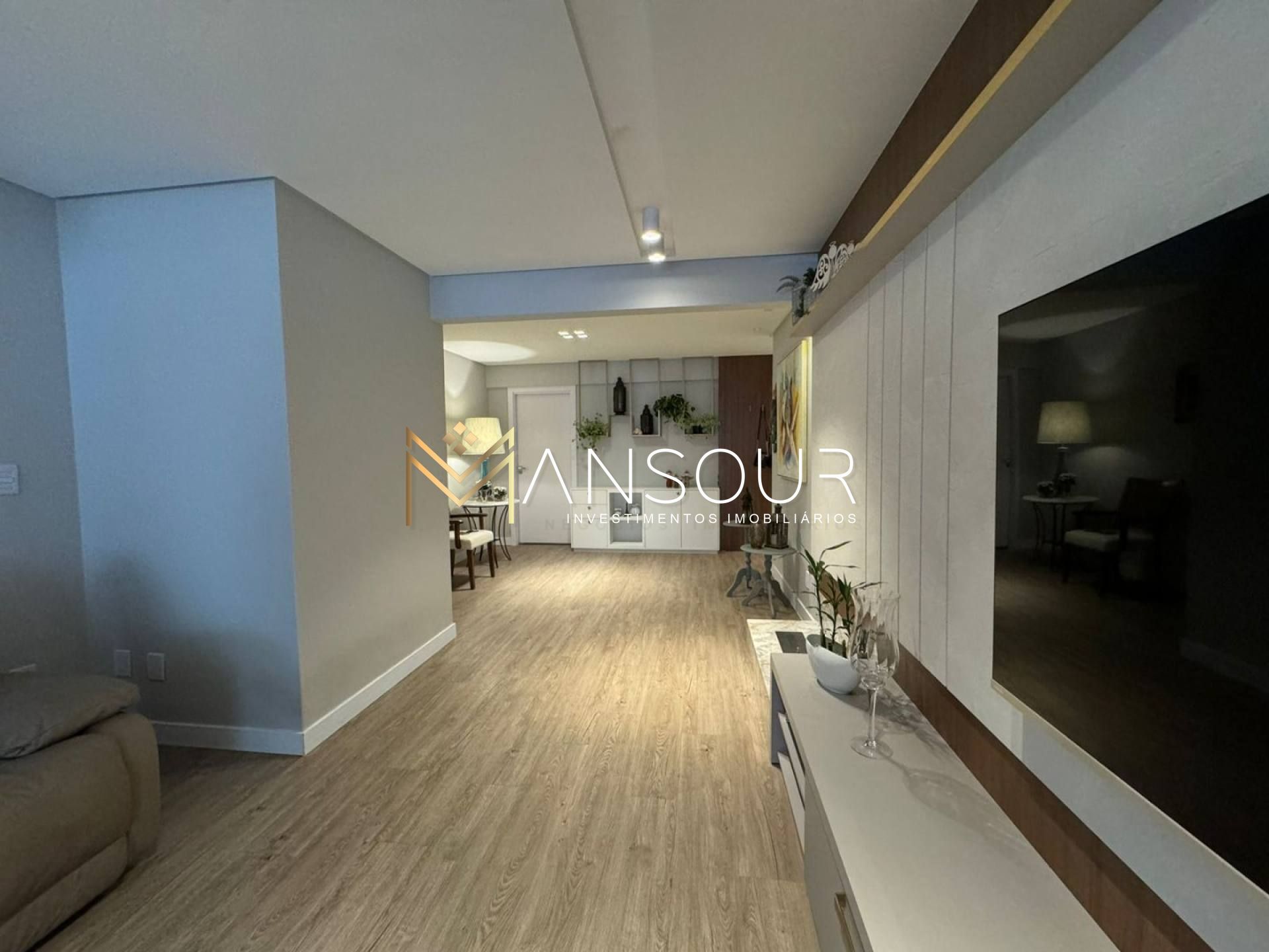 Apartamento Para Vender com 03 quartos 03 suítes no bairro Meia Praia em Itapema