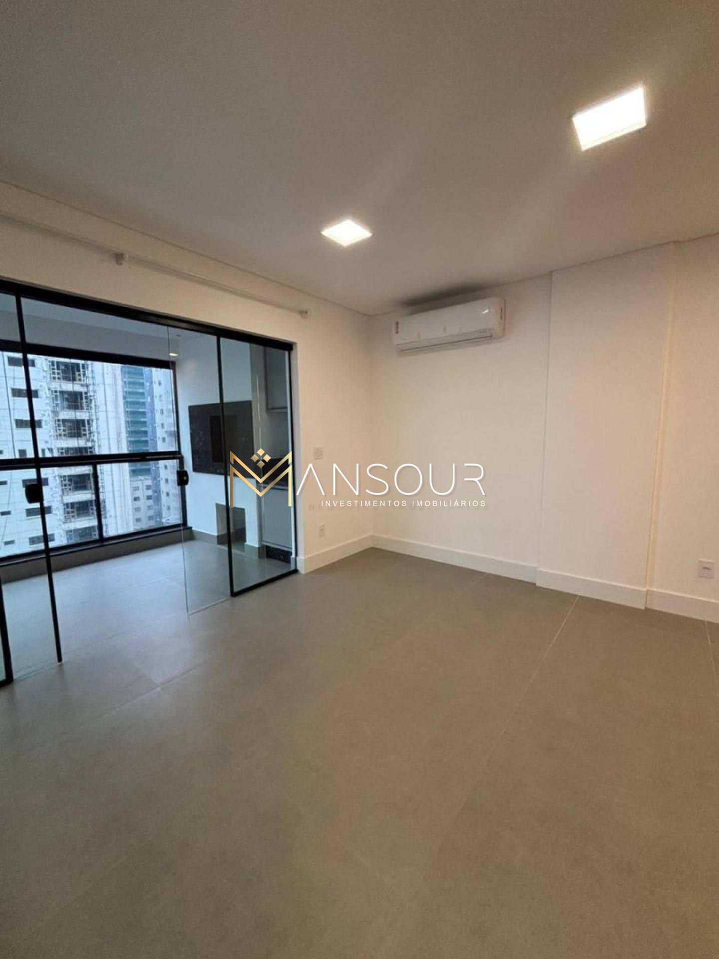 Apartamento Para Vender com 03 quartos 03 suítes no bairro Meia Praia em Itapema