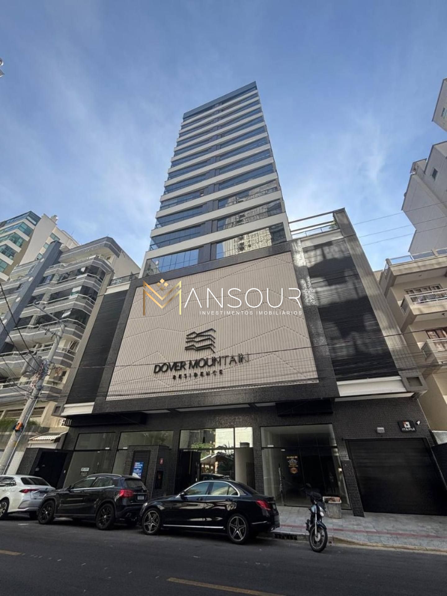 Apartamento Para Vender com 03 quartos 03 suítes no bairro Meia Praia em Itapema