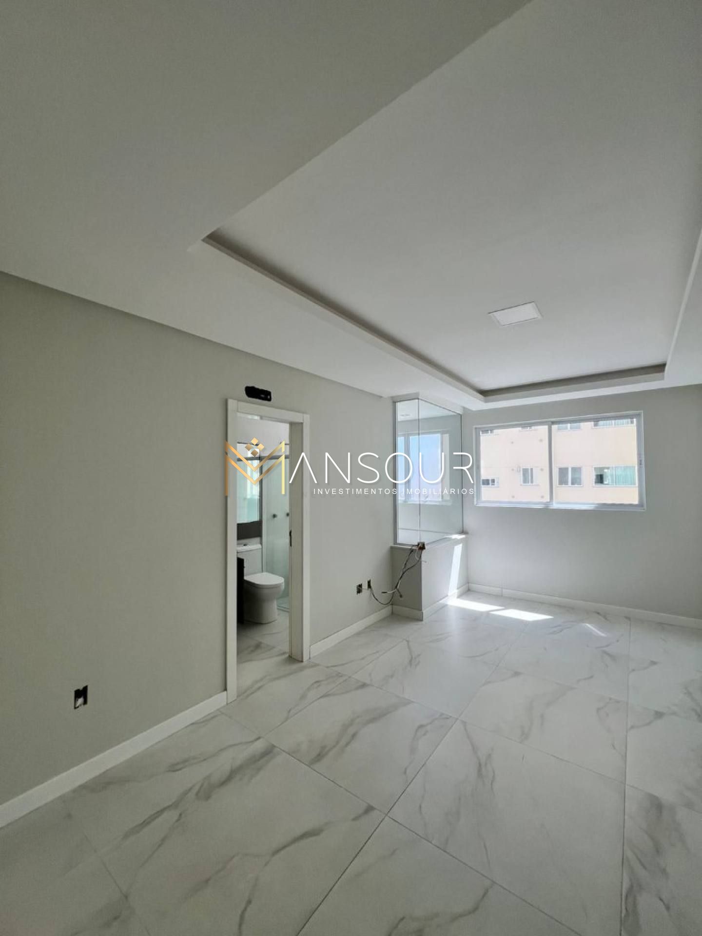 Apartamento Para Vender com 03 quartos 03 suítes no bairro Meia Praia em Itapema