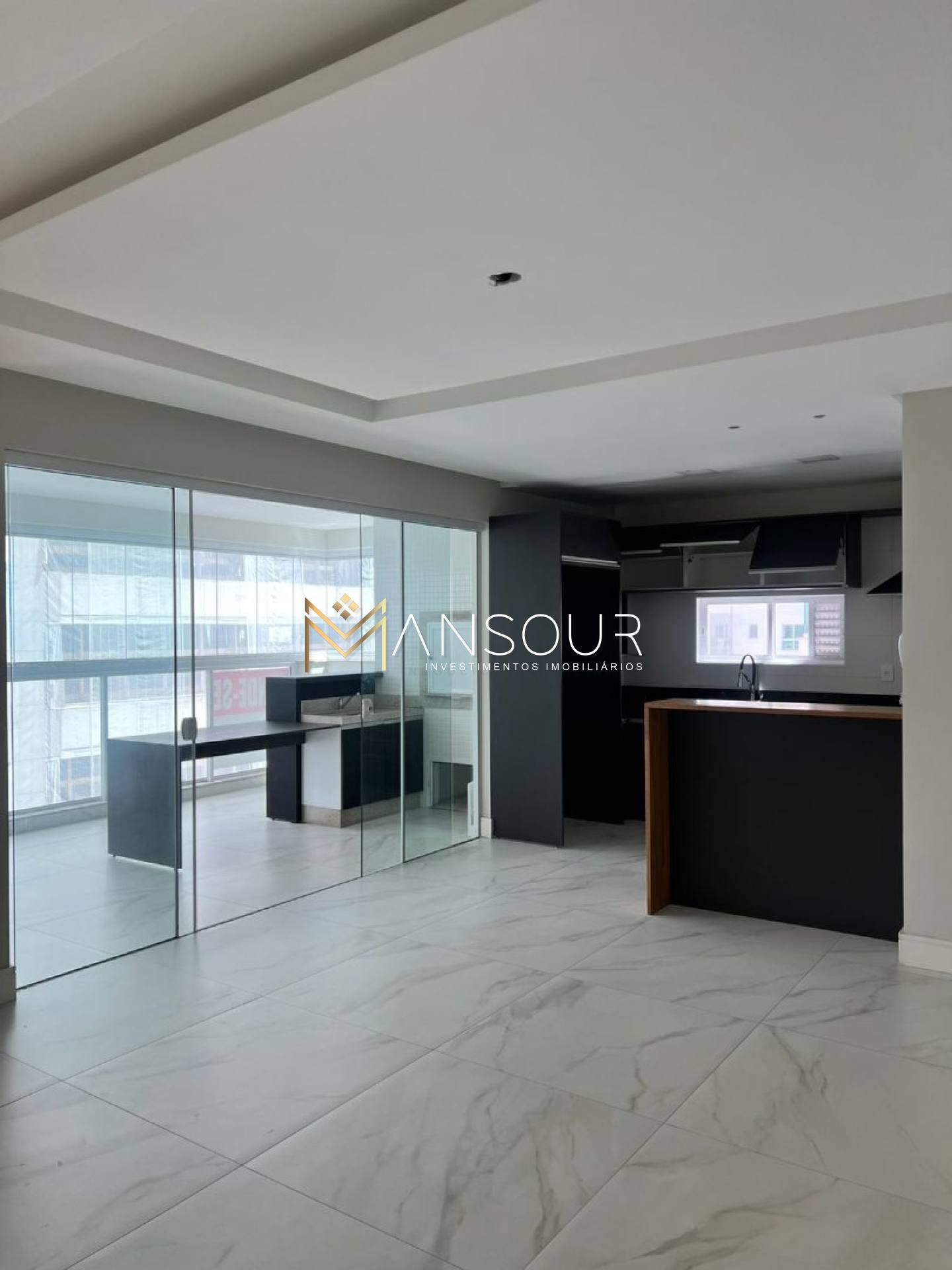 Apartamento Para Vender com 03 quartos 03 suítes no bairro Meia Praia em Itapema