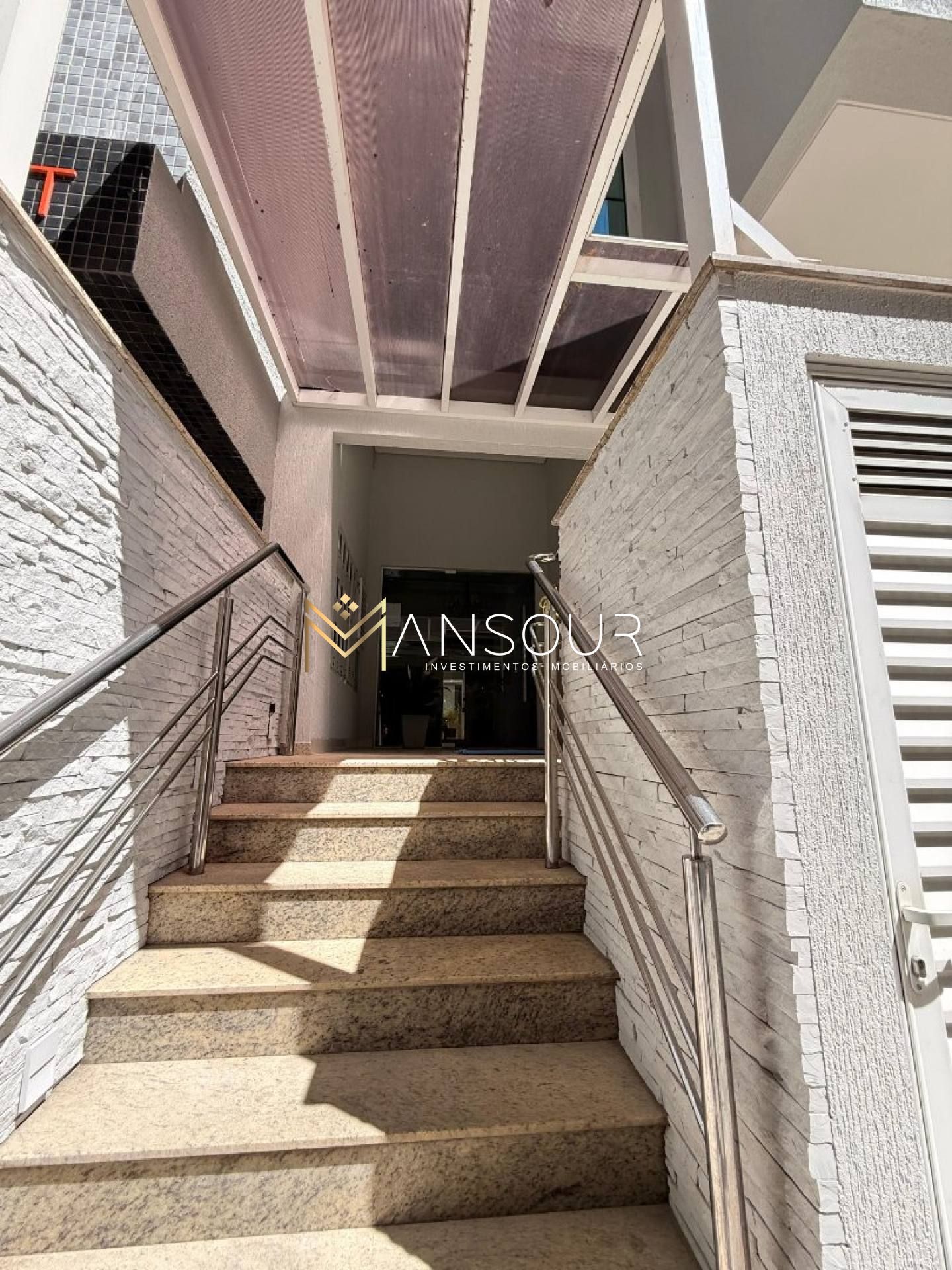 Apartamento Para Vender com 03 quartos 03 suítes no bairro Meia Praia em Itapema