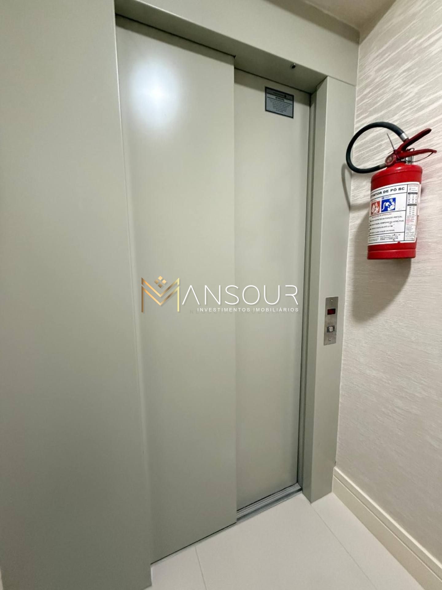 Apartamento Para Vender com 03 quartos 03 suítes no bairro Meia Praia em Itapema