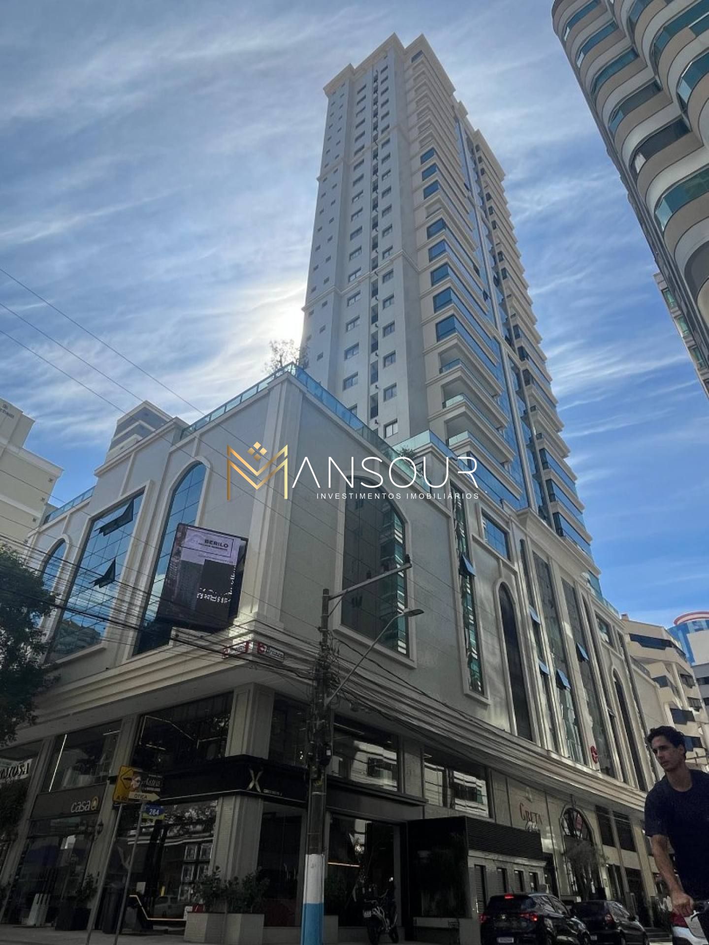 Apartamento Para Vender 03 suítes no bairro Meia Praia em Itapema