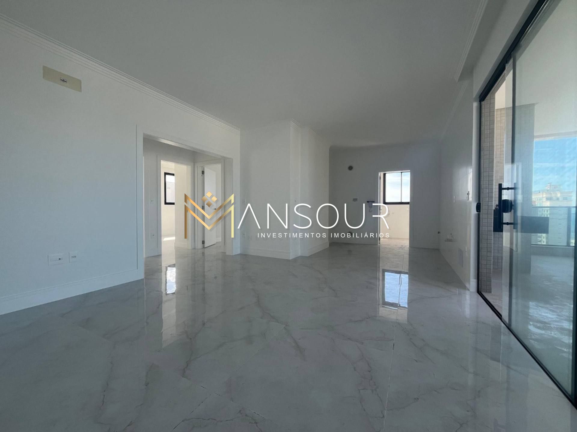 Apartamento Para Vender 03 suítes no bairro Meia Praia em Itapema