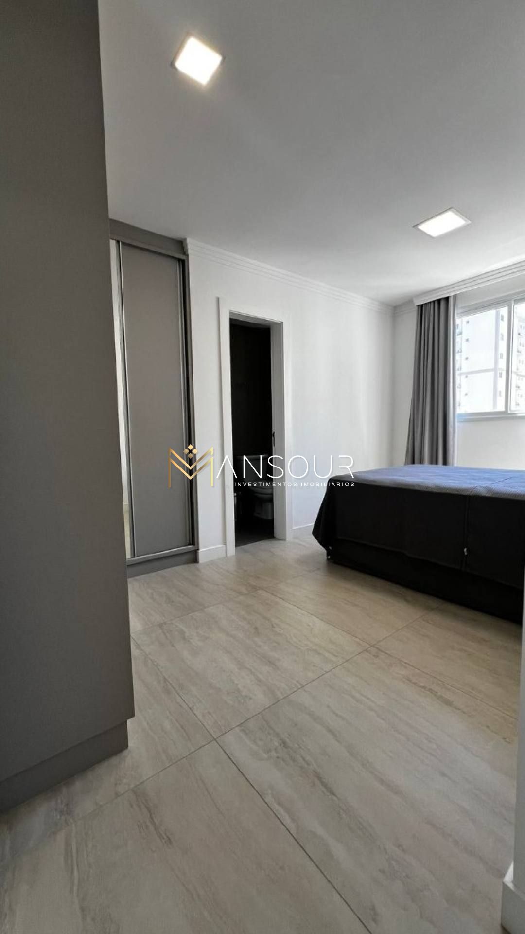 Apartamento Para Vender com 02 quartos 02 suítes no bairro Meia Praia em Itapema