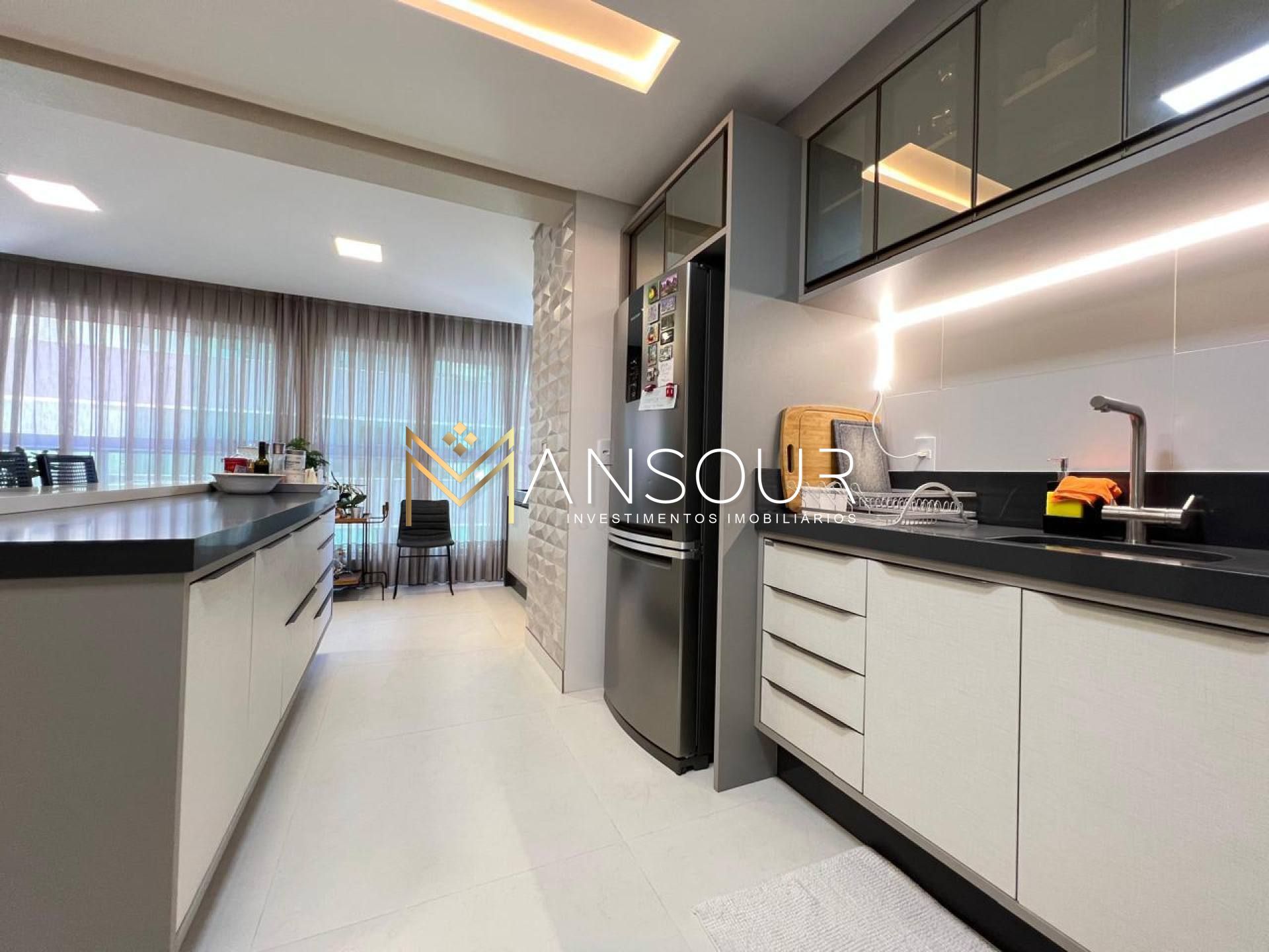 Apartamento Para Vender com 03 quartos 03 suítes no bairro Meia Praia em Itapema