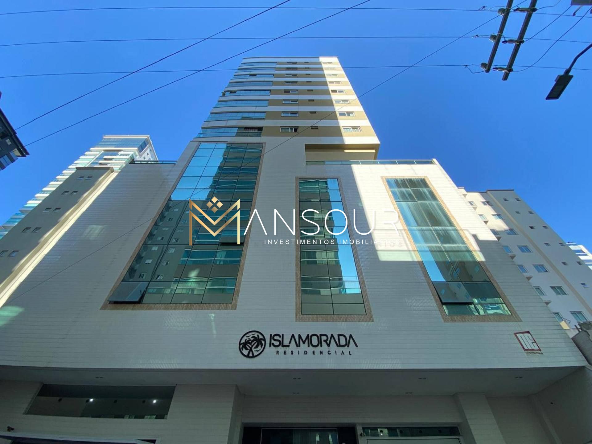 Apartamento Para Vender com 03 quartos 03 suítes no bairro Meia Praia em Itapema