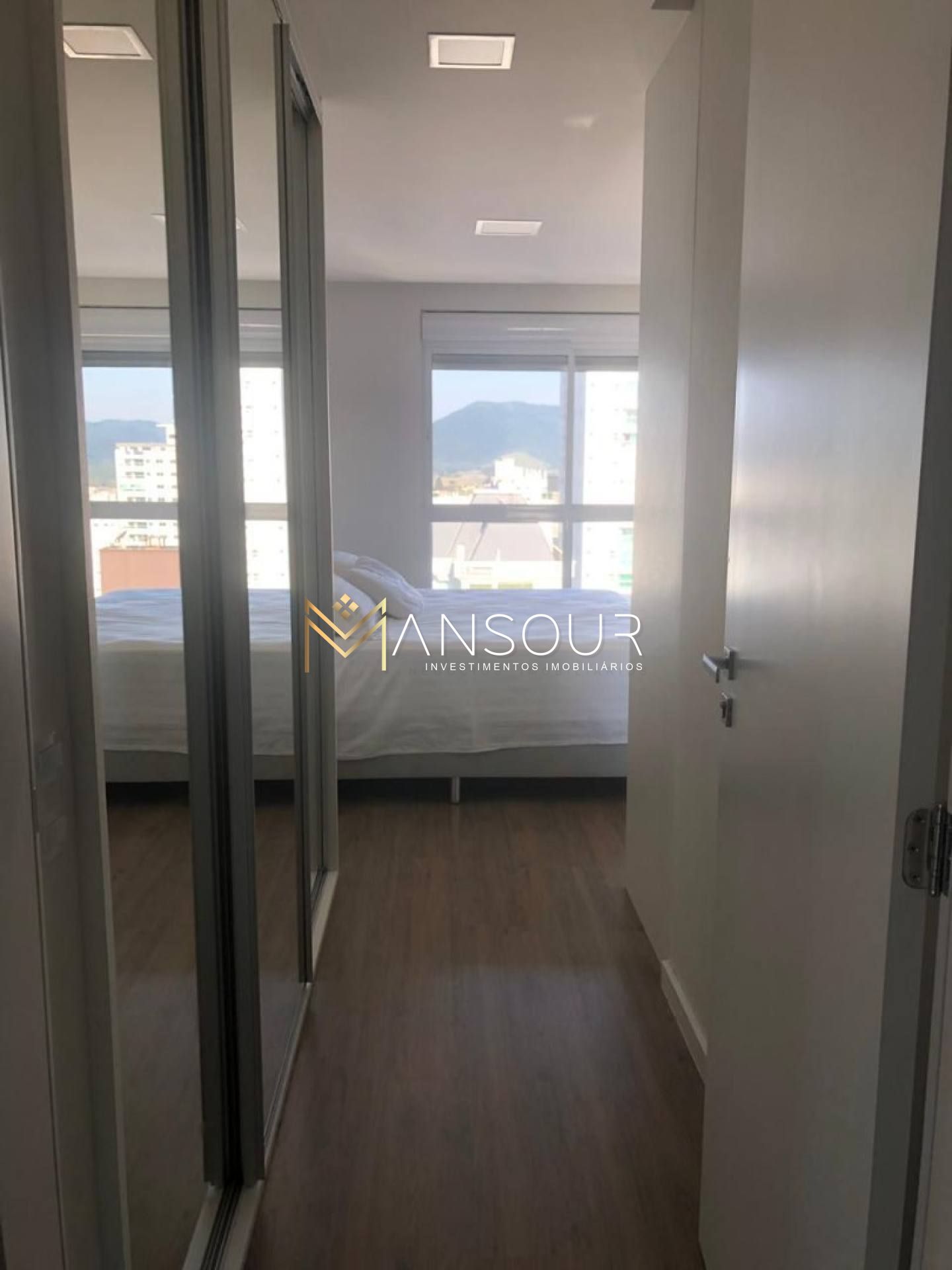 Apartamento Para Vender com 04 quartos 04 suítes no bairro Meia Praia em Itapema