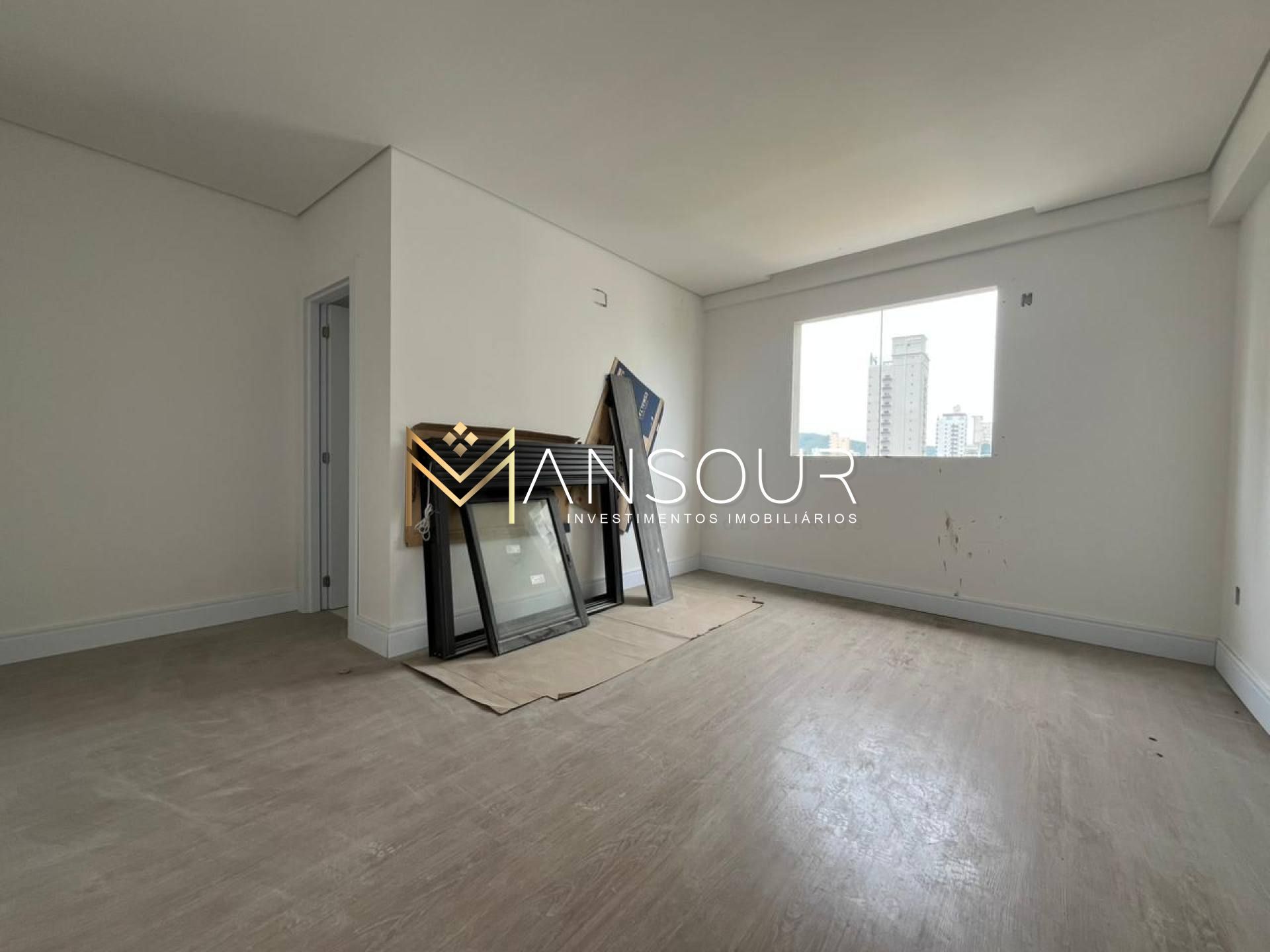 Apartamento Para Vender com 03 quartos 03 suítes no bairro Perequê em Porto Belo