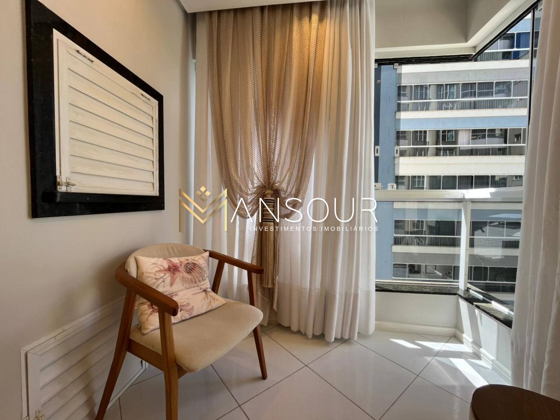 Apartamento Para Vender com 03 quartos 02 suítes no bairro Meia Praia em Itapema