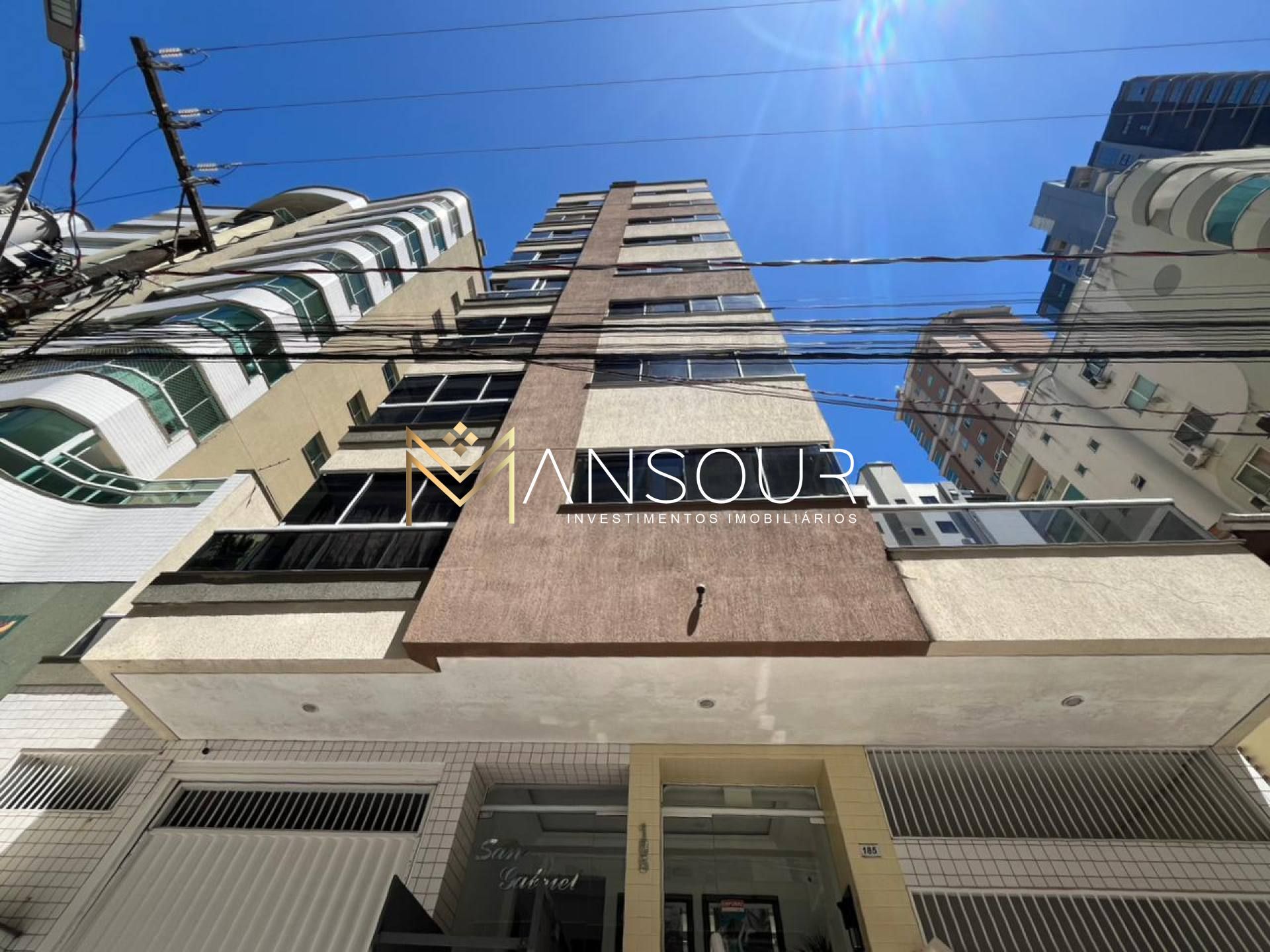 Apartamento Para Vender com 03 quartos 02 suítes no bairro Meia Praia em Itapema